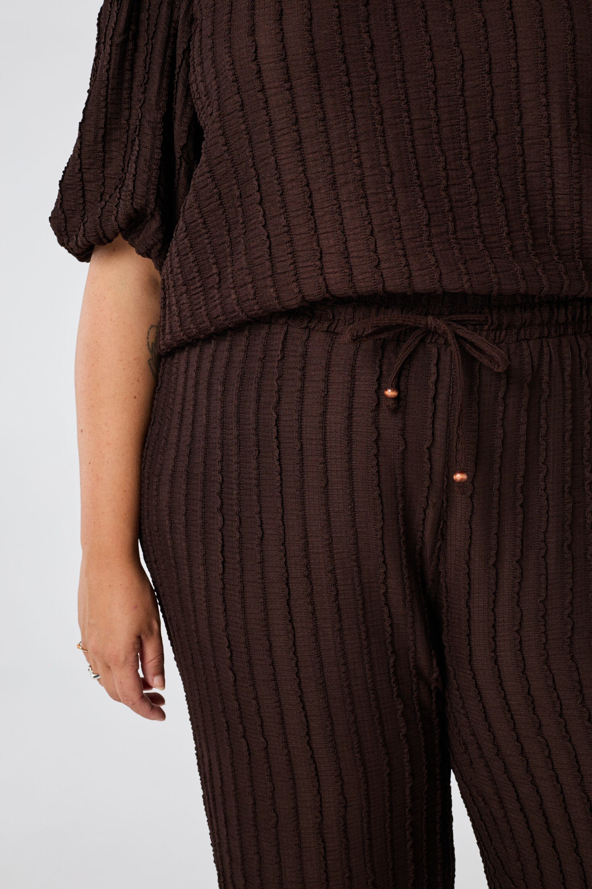 Crinkle top met pofmouwen image number 4