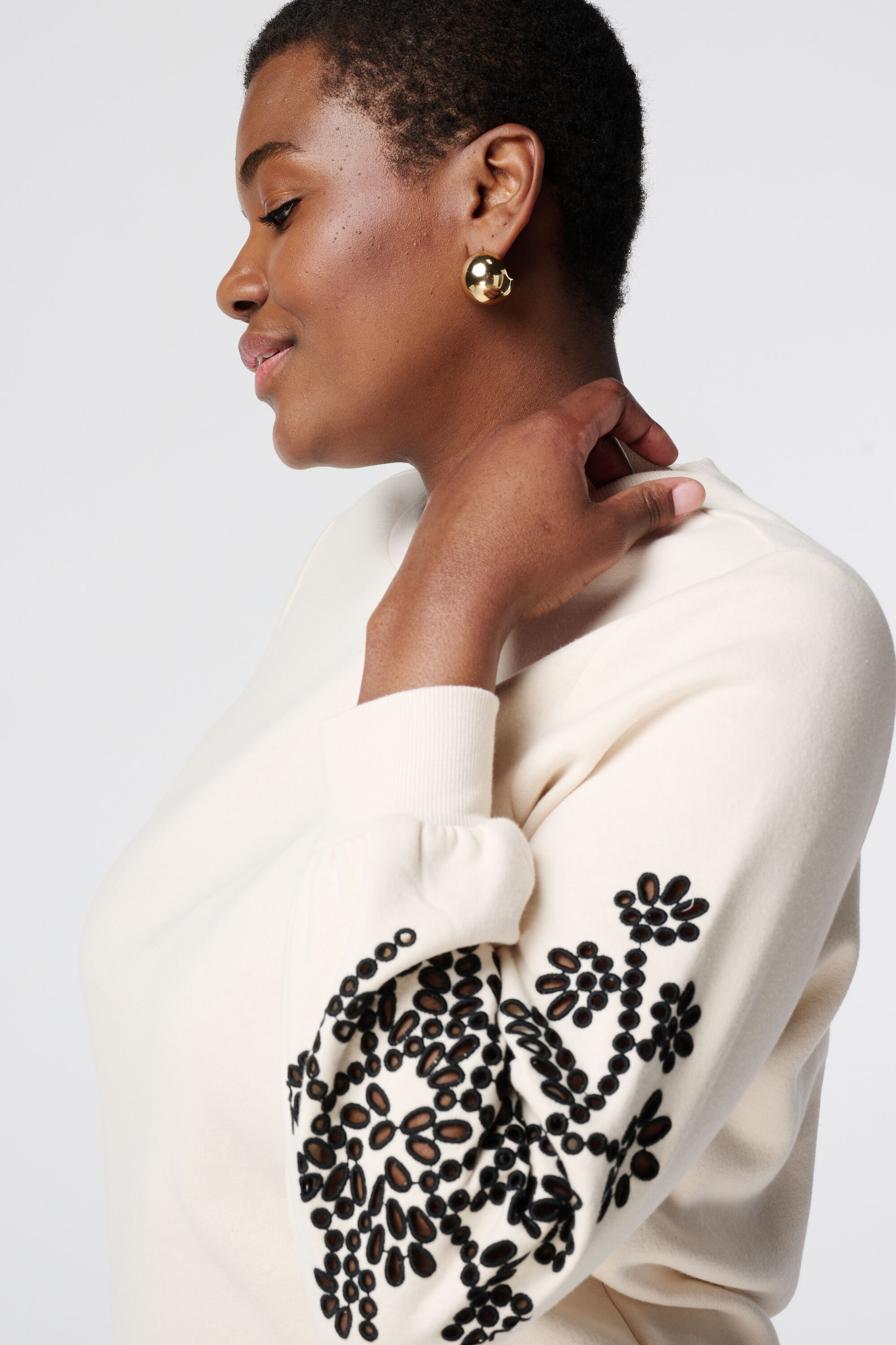 Sweater met borduursel op mouwen image number 4