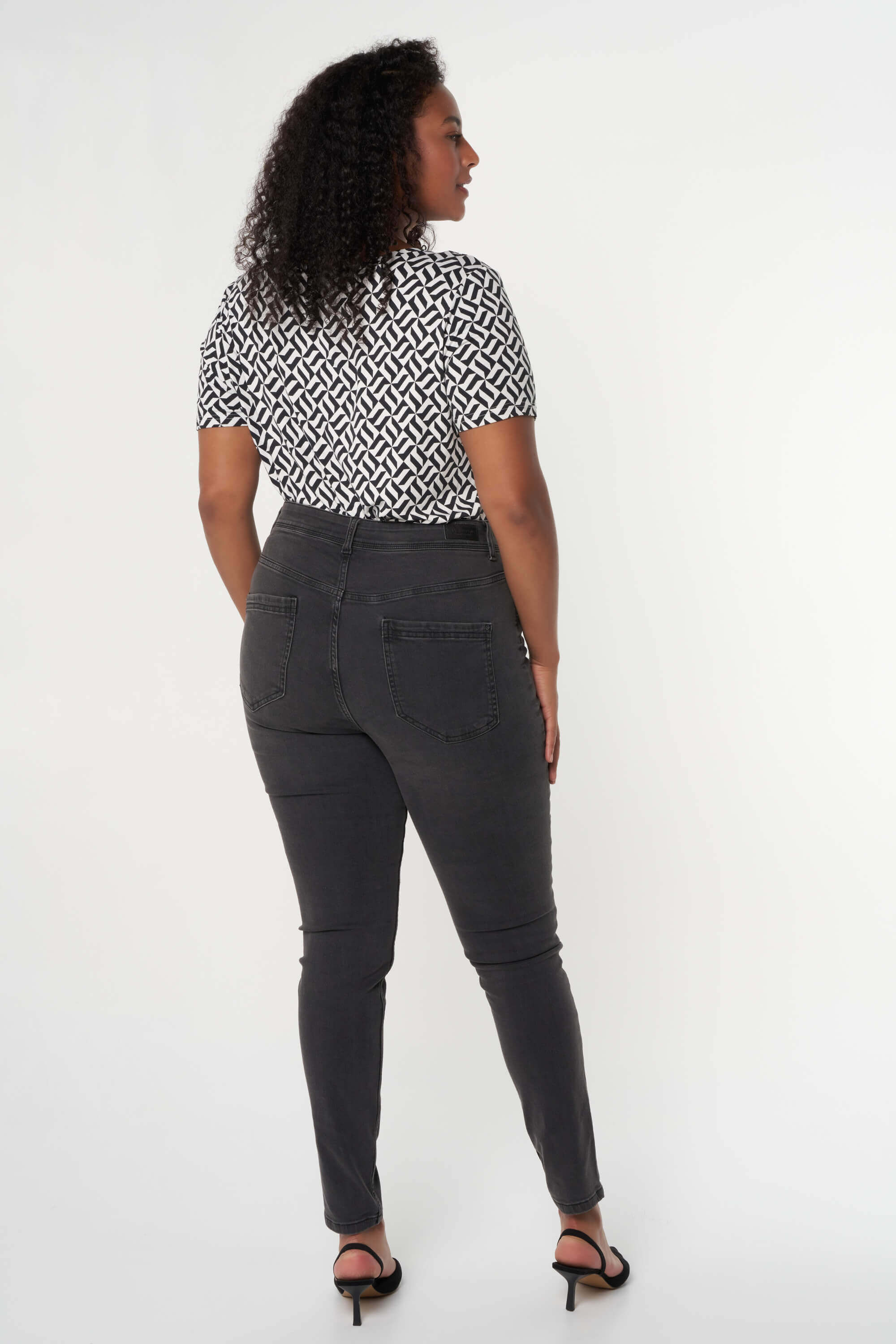 Skinny leg high waist jeans CHERRY image number 4