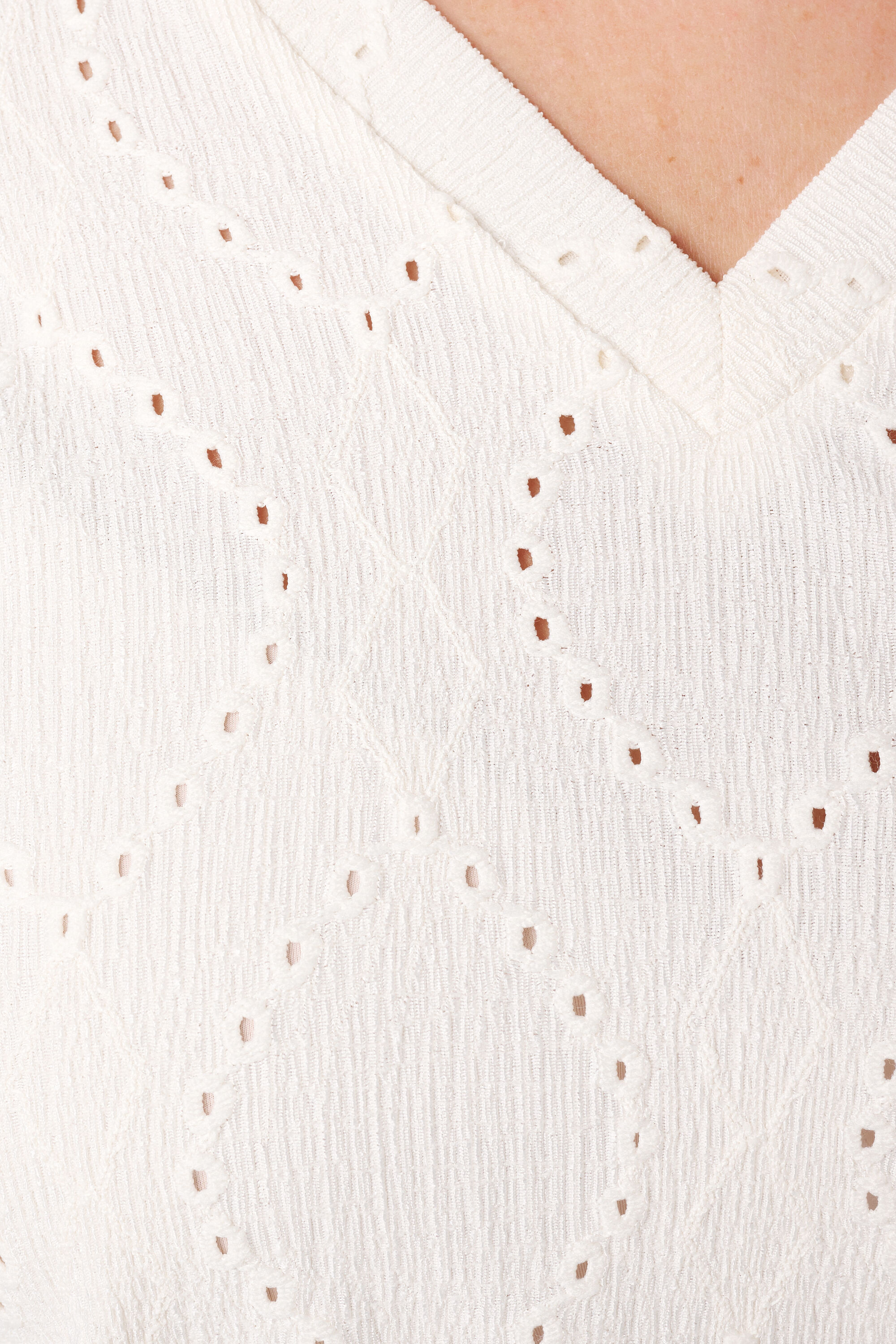 Top met broderie-look image number 6