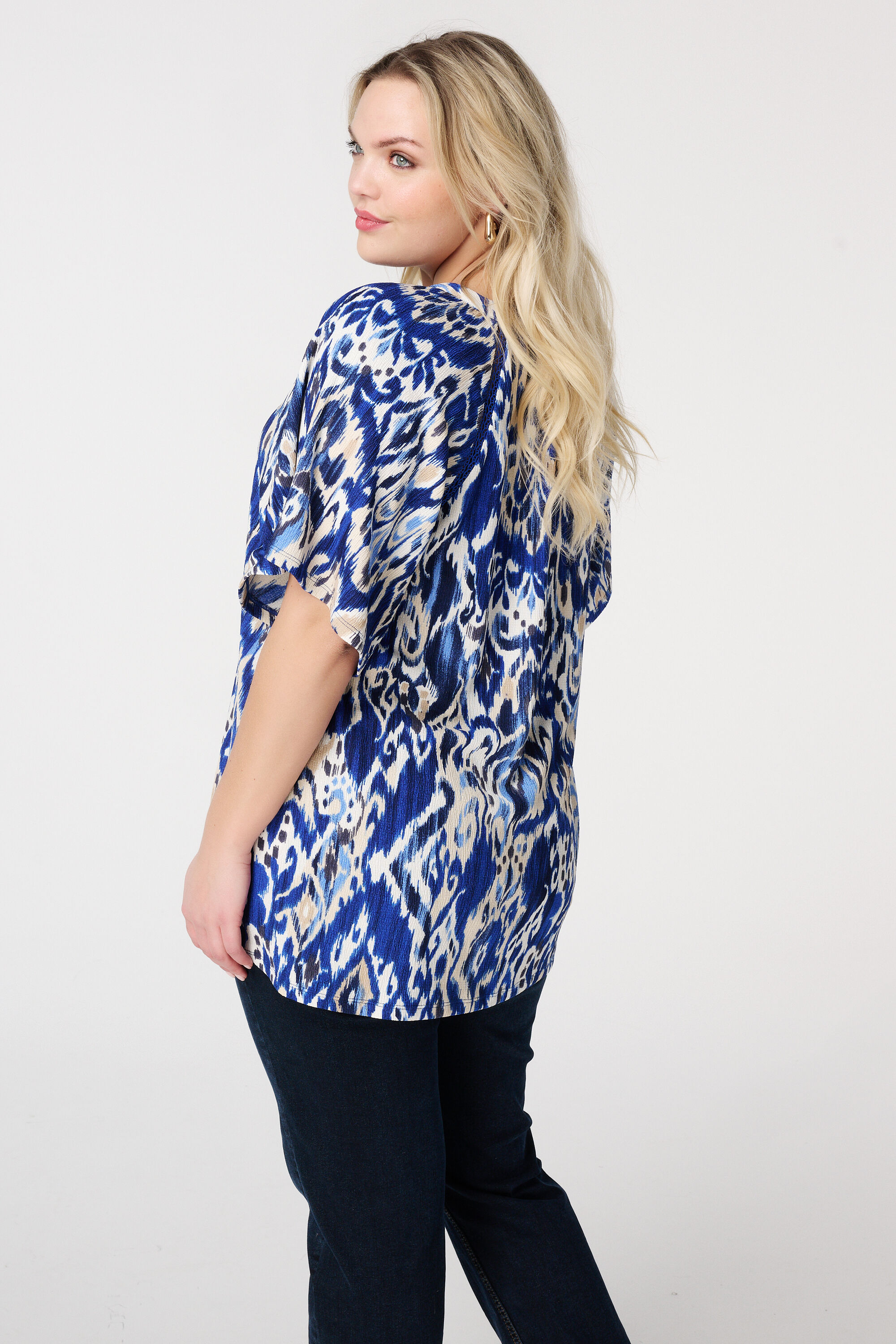Top met print en broderie details image number 3