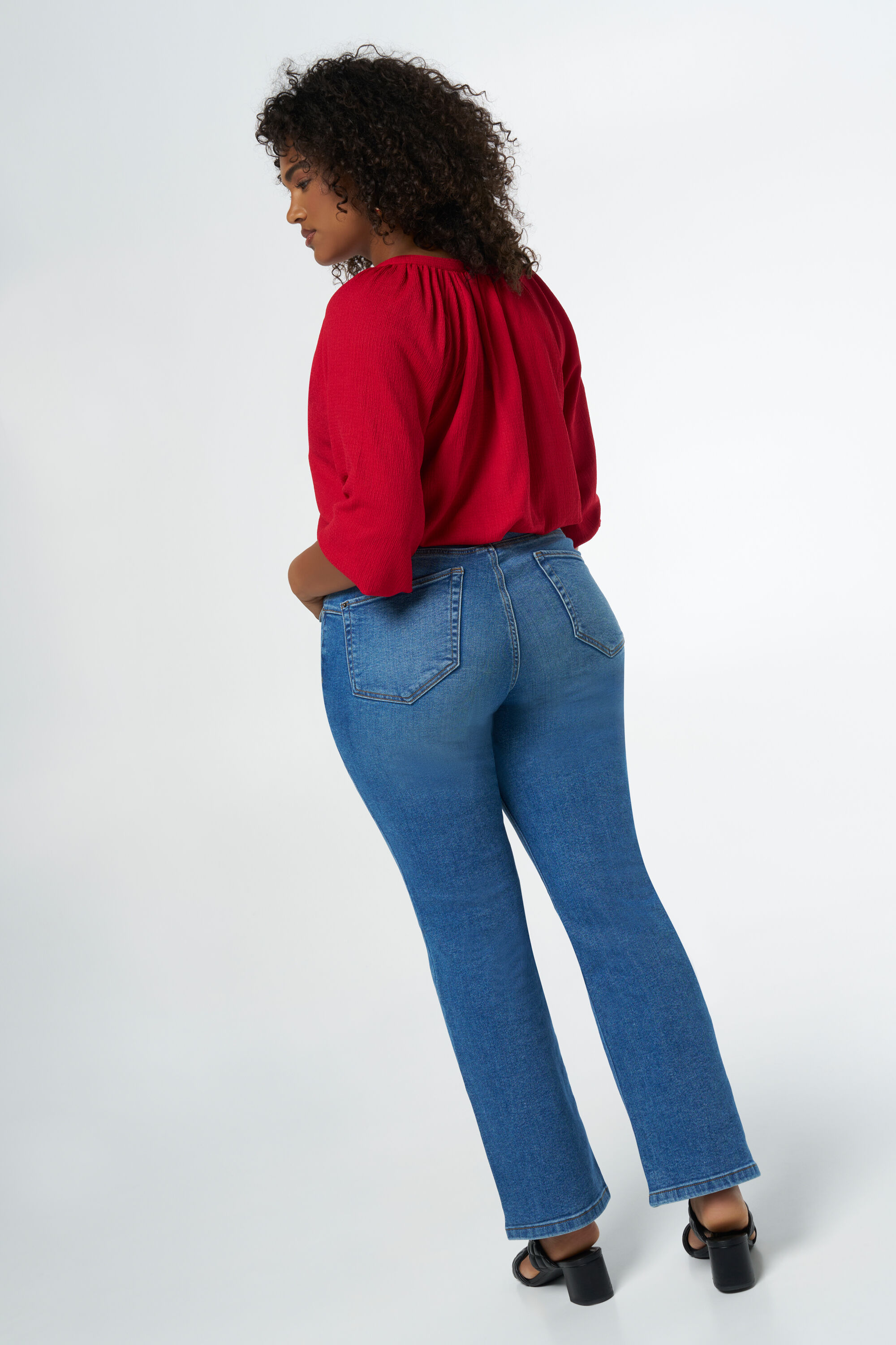 Straight leg jeans image number 3