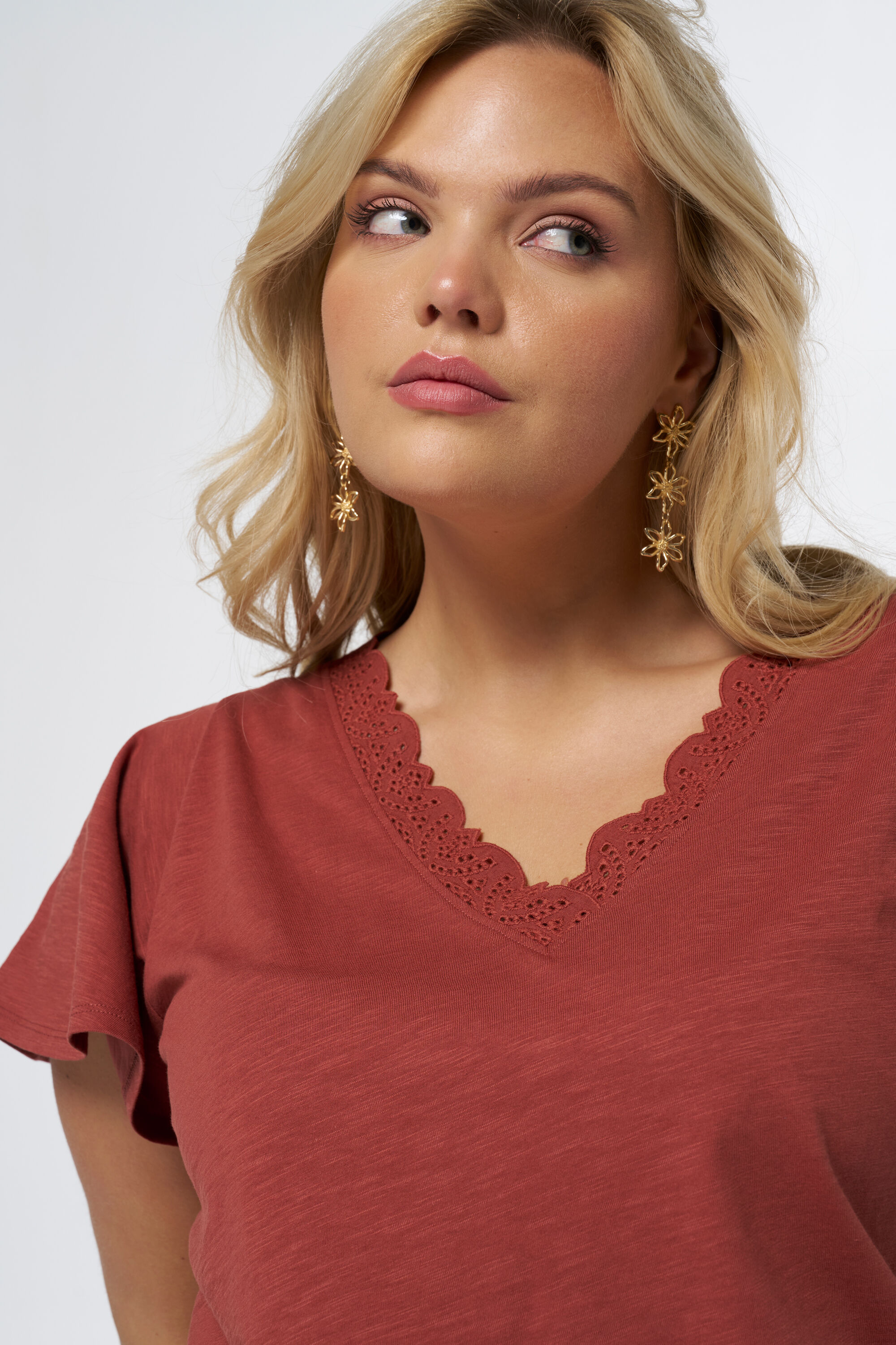 T-shirt met broderie details image number 4