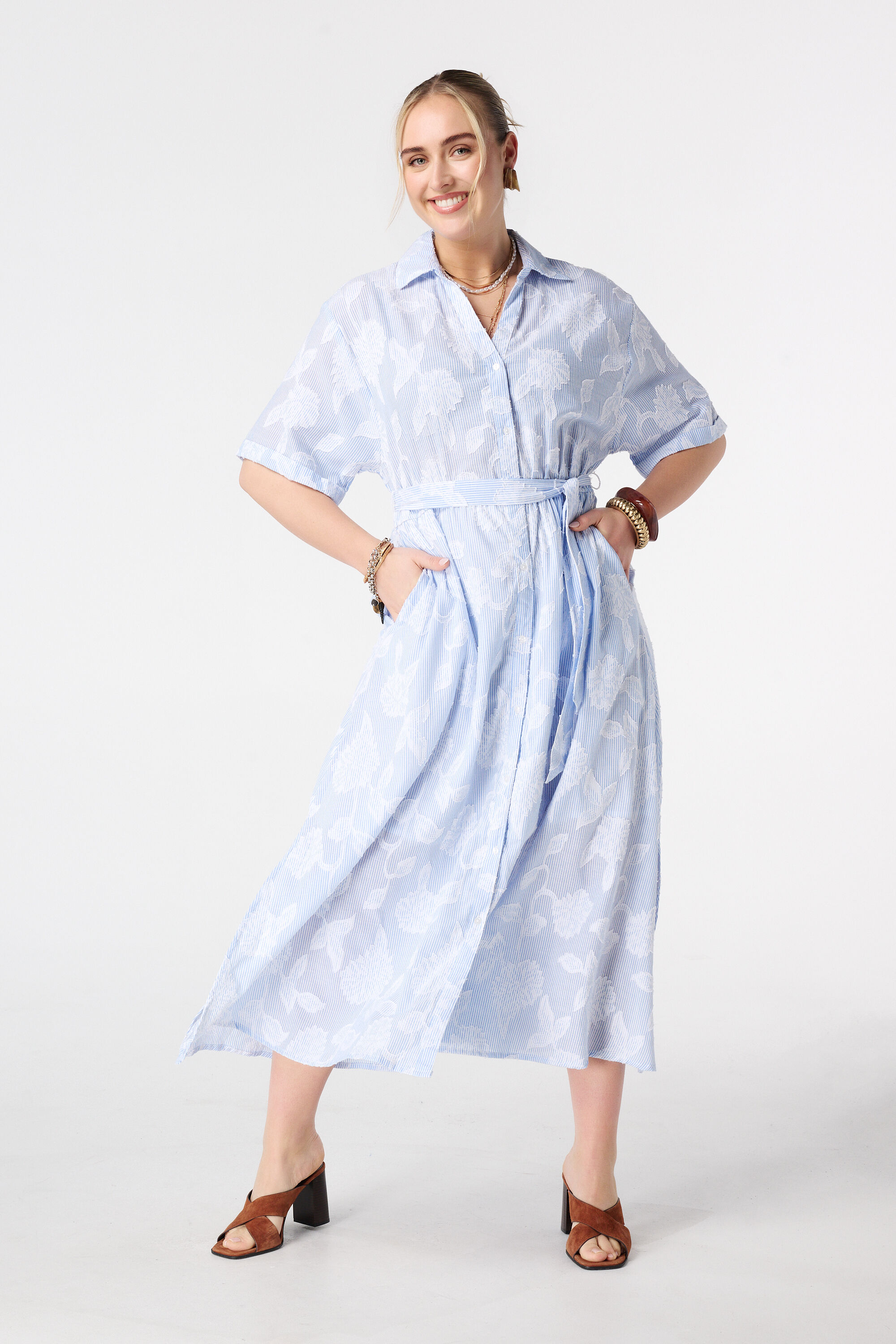 Gestreepte jurk met bloemen motief image number 5