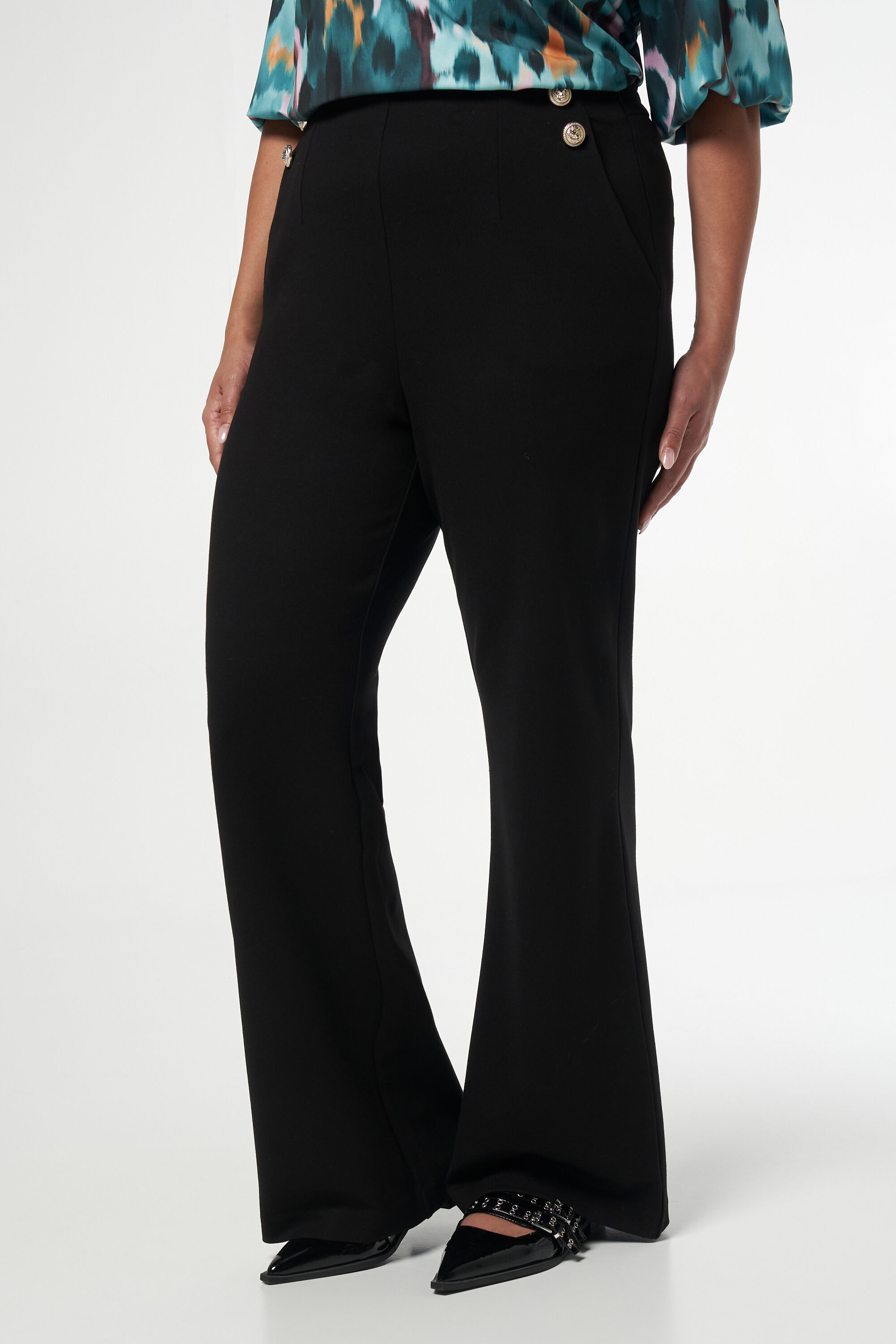 Flared broek met knopen image number 5