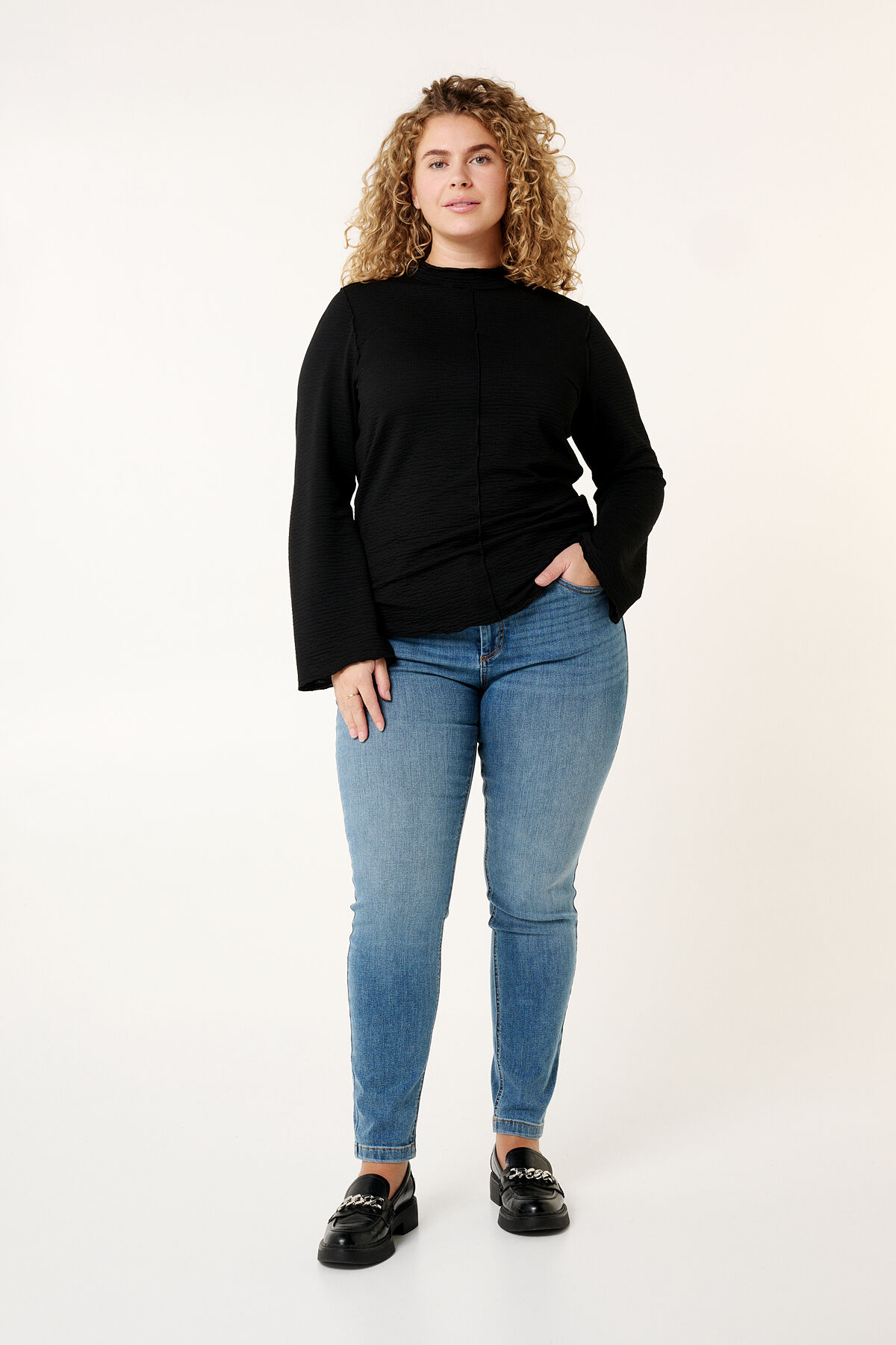 Shirt met uitlopende outlet mouwen