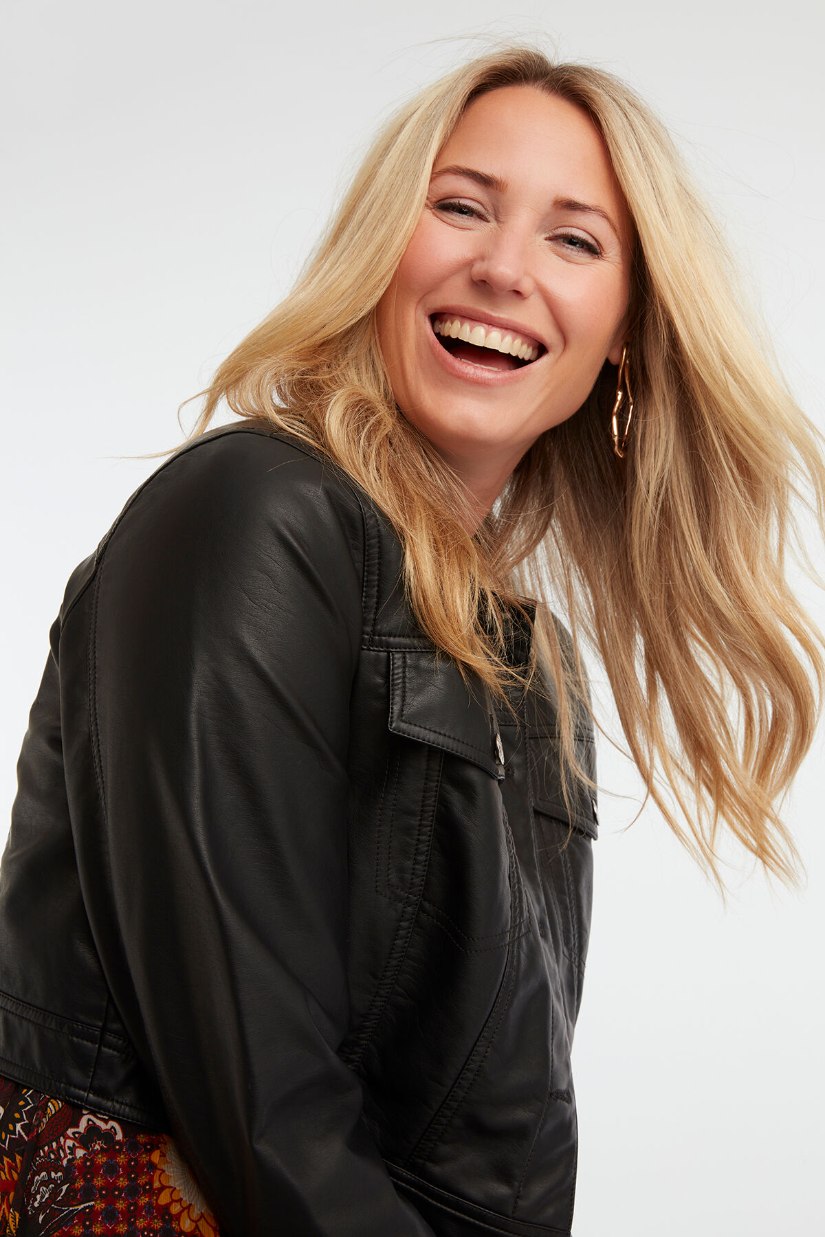 Kort jasje van imitatieleer image number 5