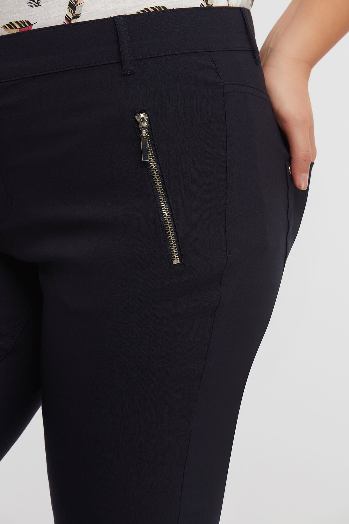 Capri broek met ritsjes image number 3