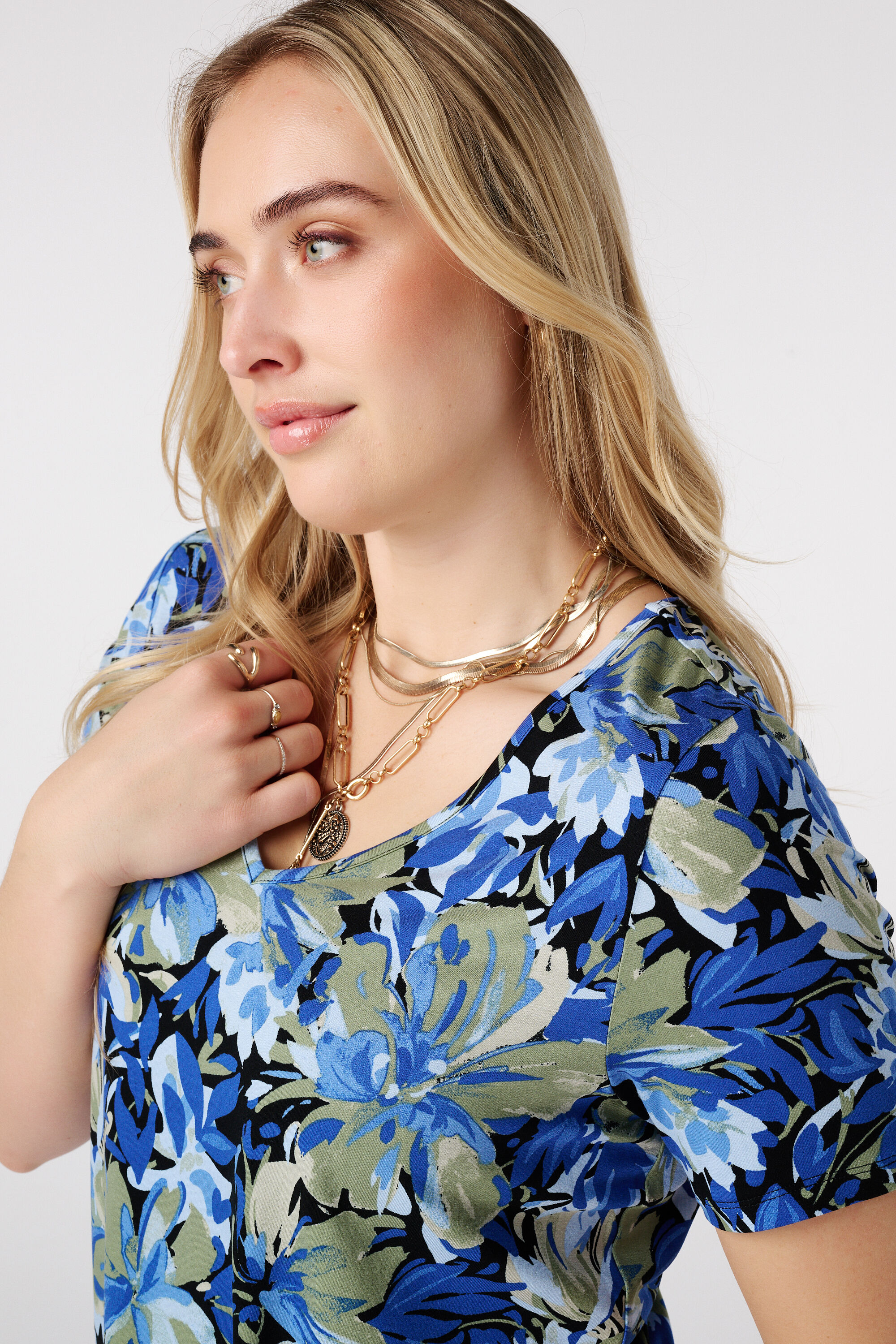 T-shirt met print en v-hals image number 4