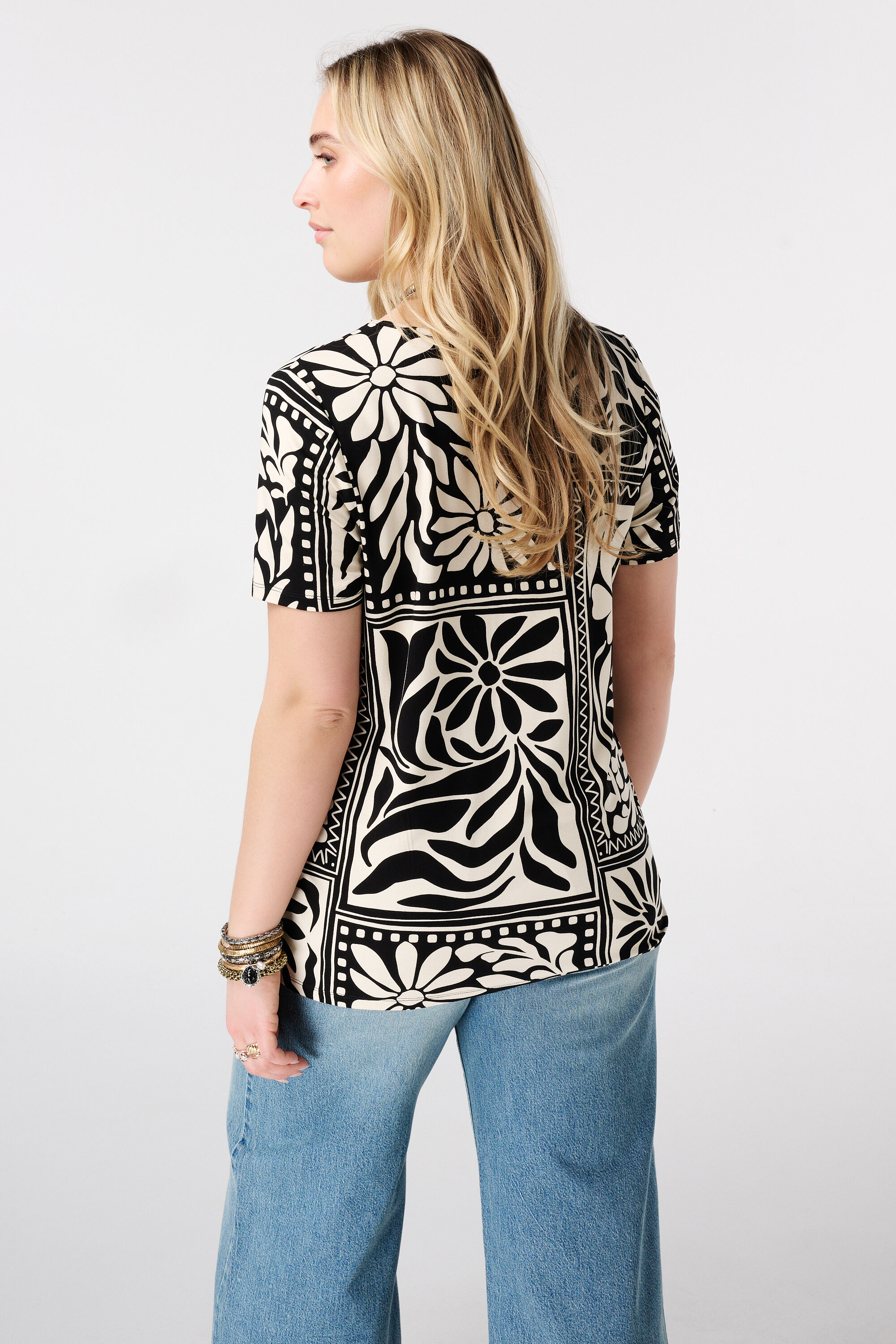 T-shirt met print en v-hals image number 3