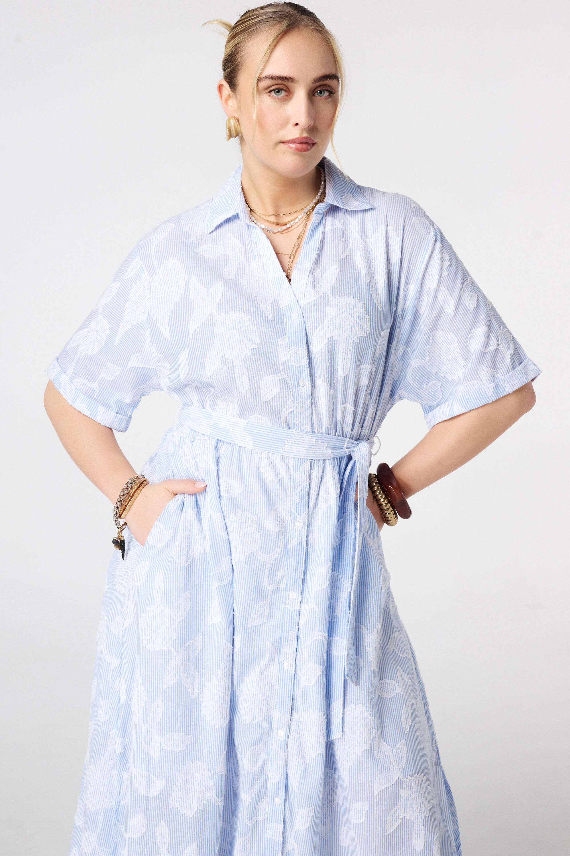 Gestreepte jurk met bloemen motief image number 4