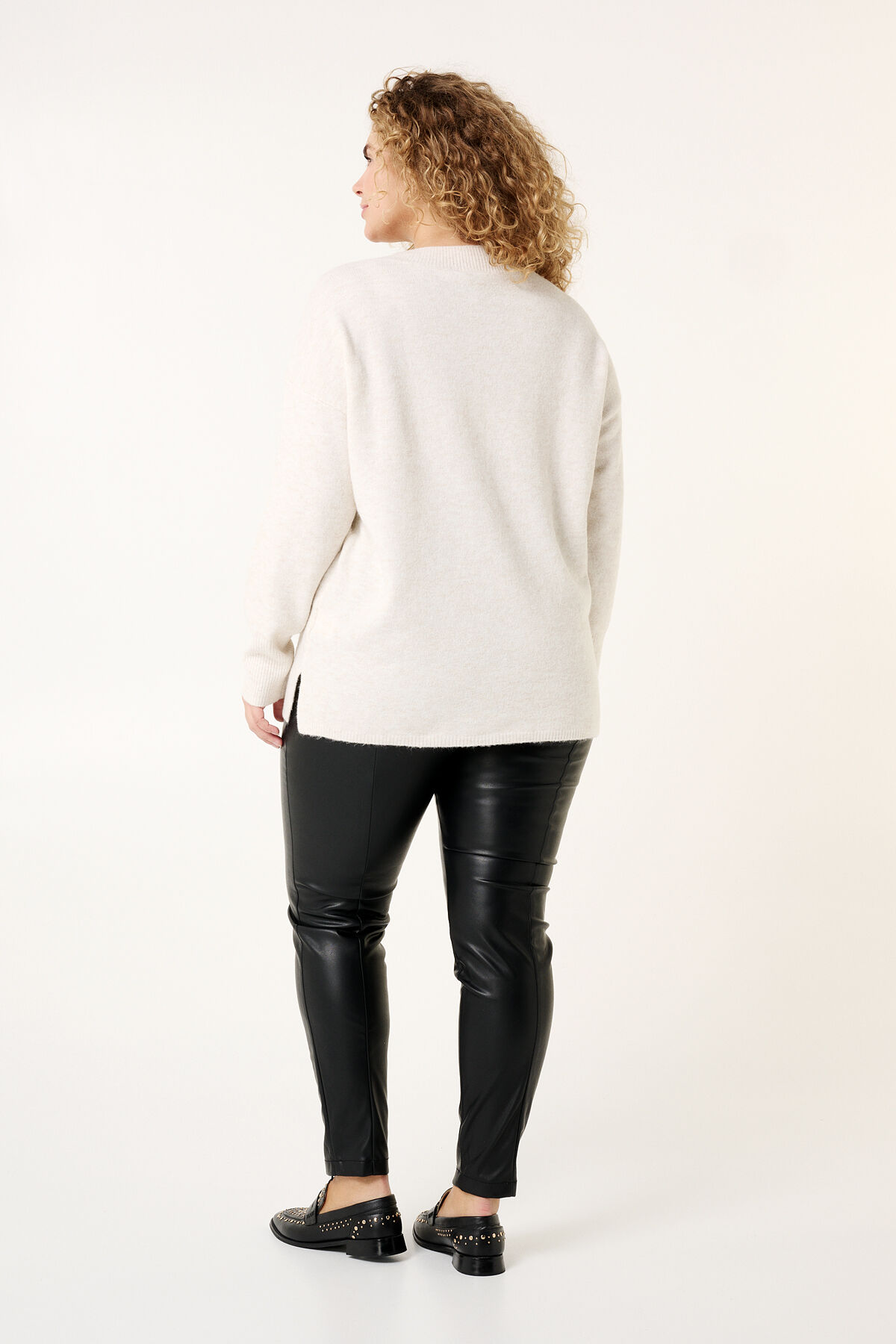 V-hals fijngebreide trui image number 3