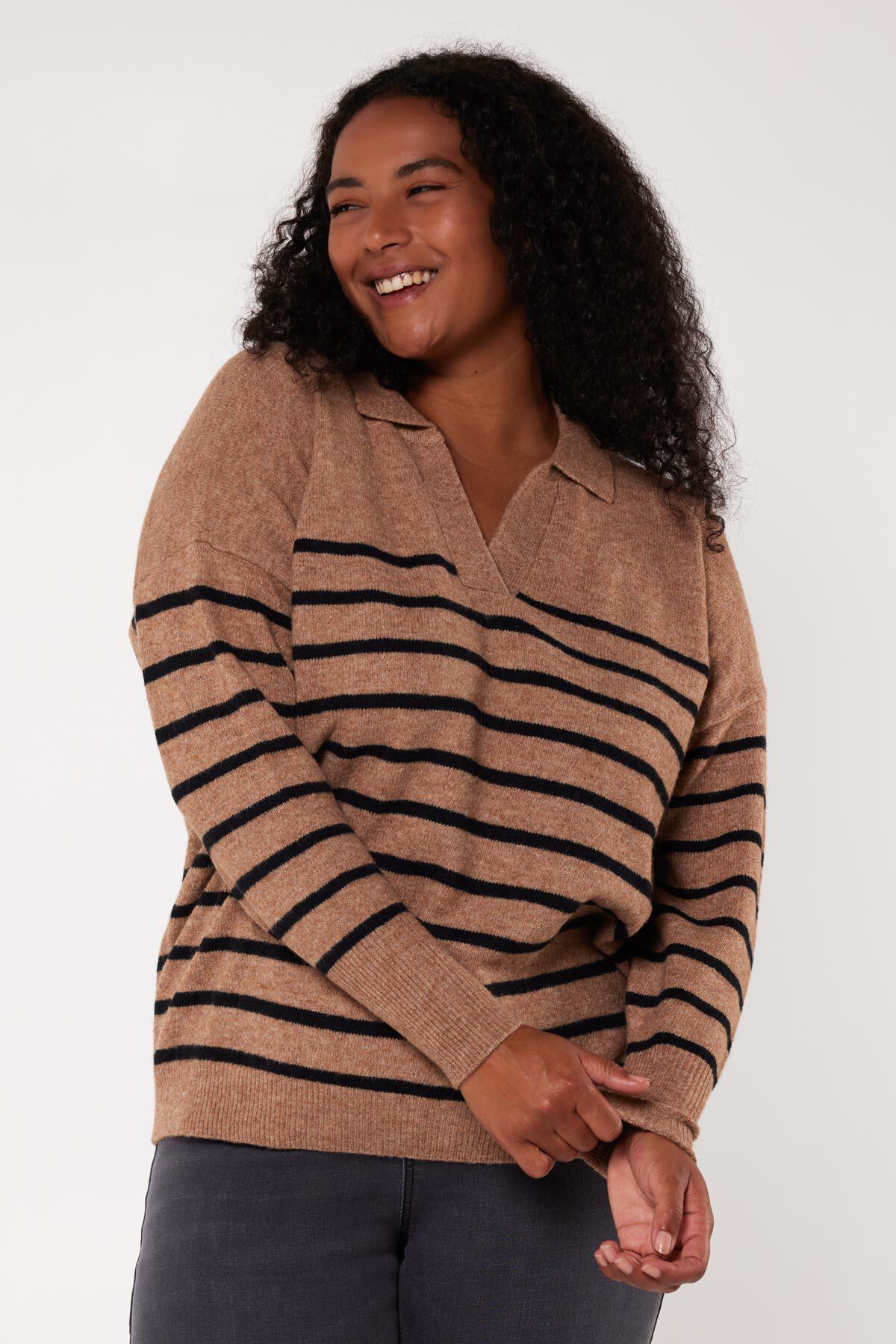 Fijngebreide trui met polokraag image number 5