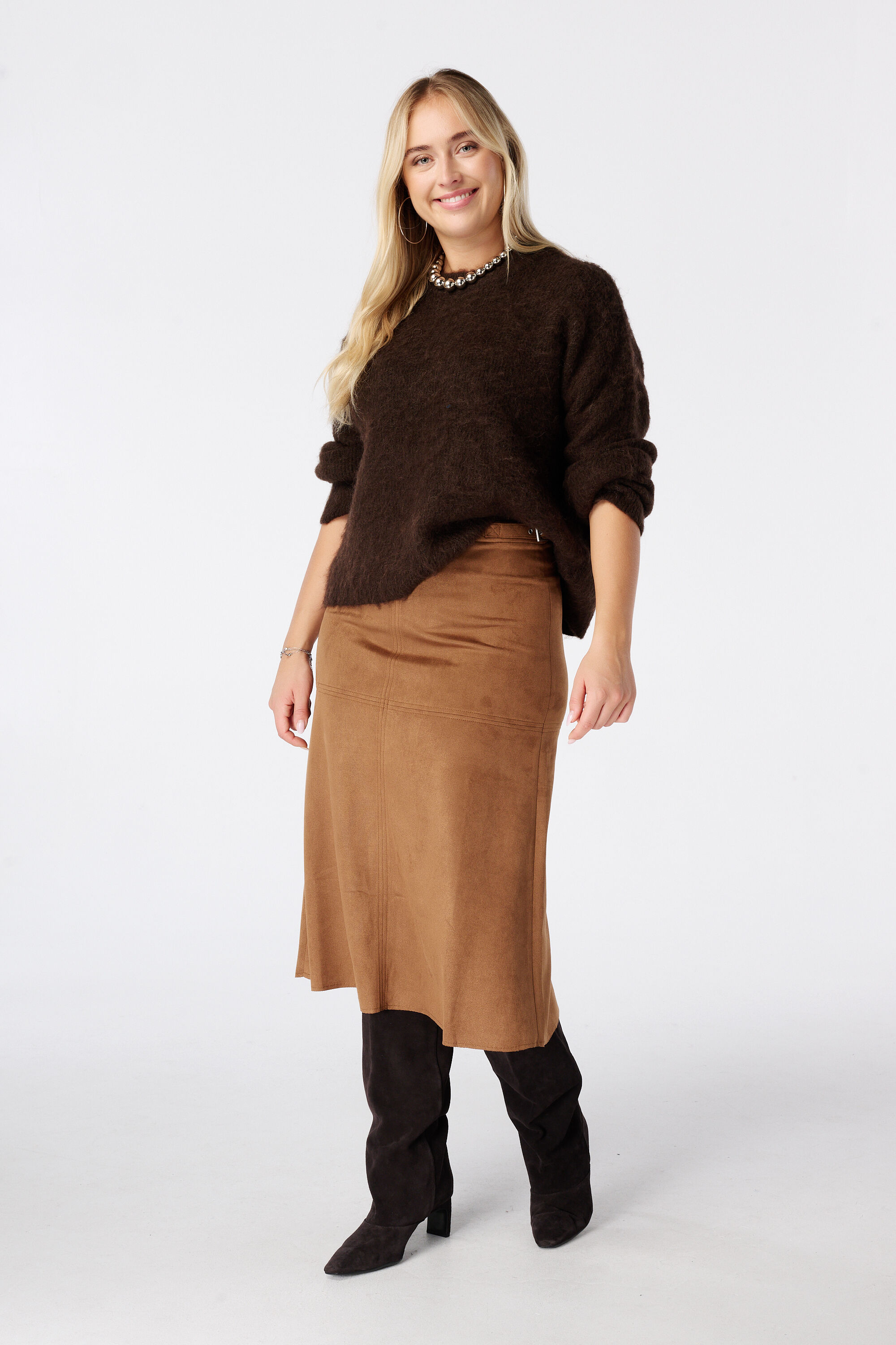 Midi rok in su&egrave;delook