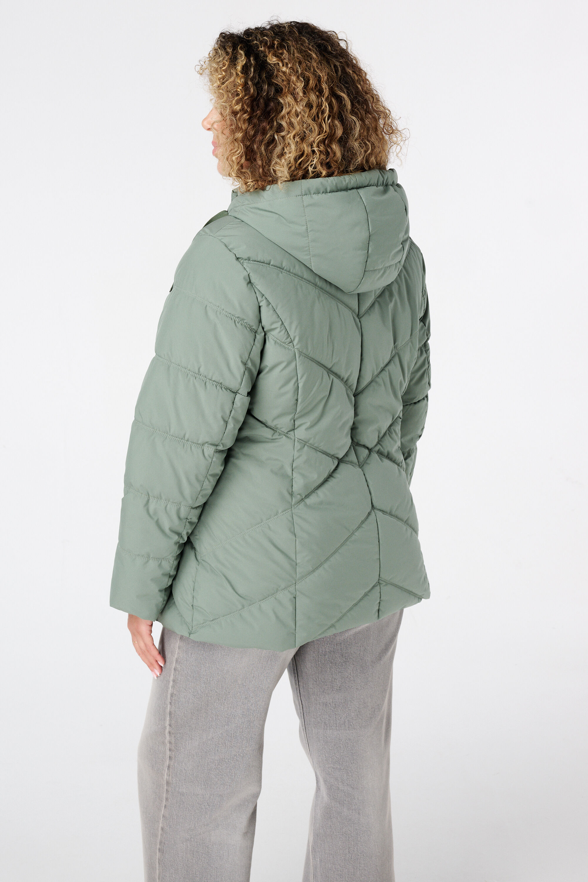 Gewatteerde jas met capuchon image number 3