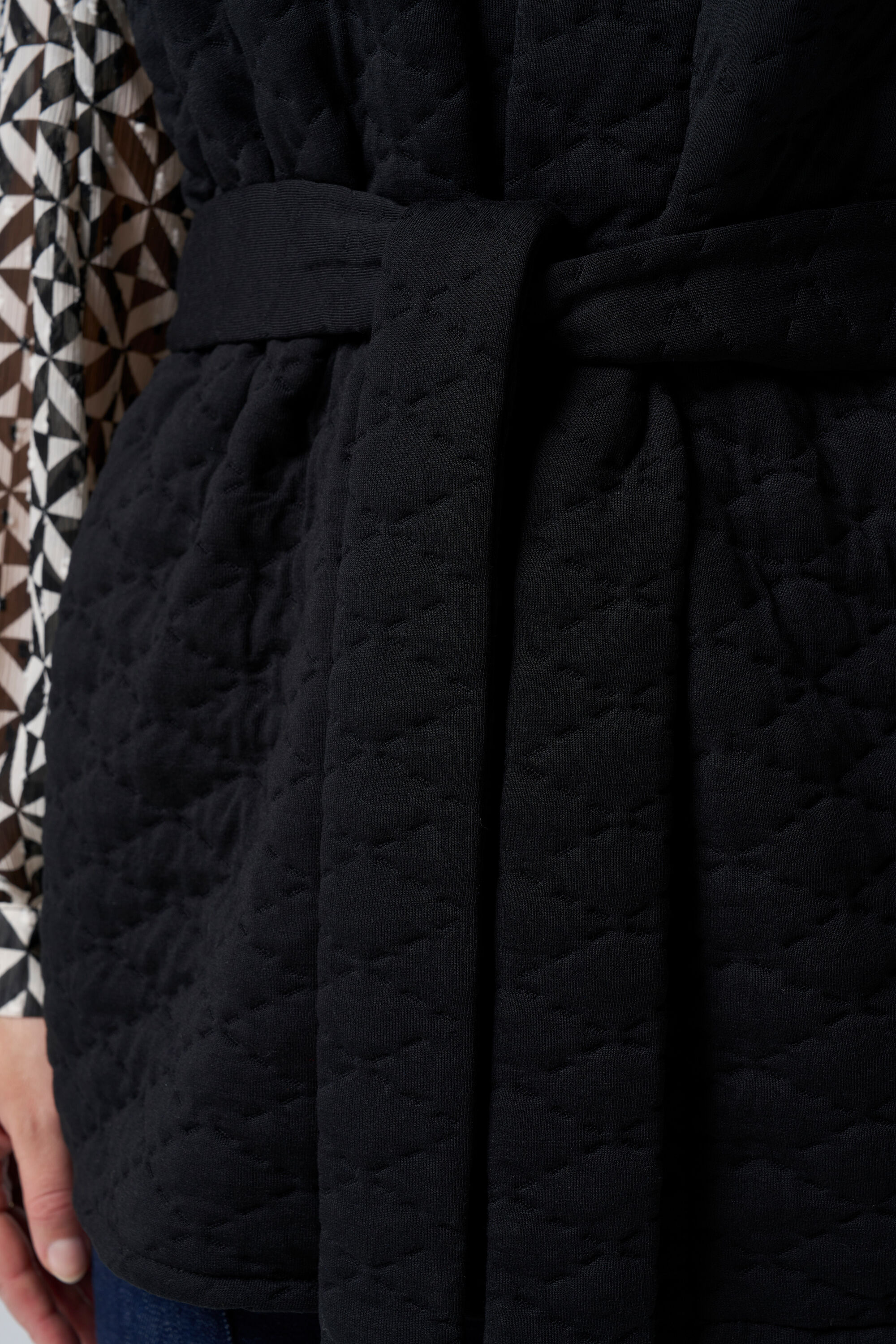 Ruimvallende gilet met ceintuur image number 4