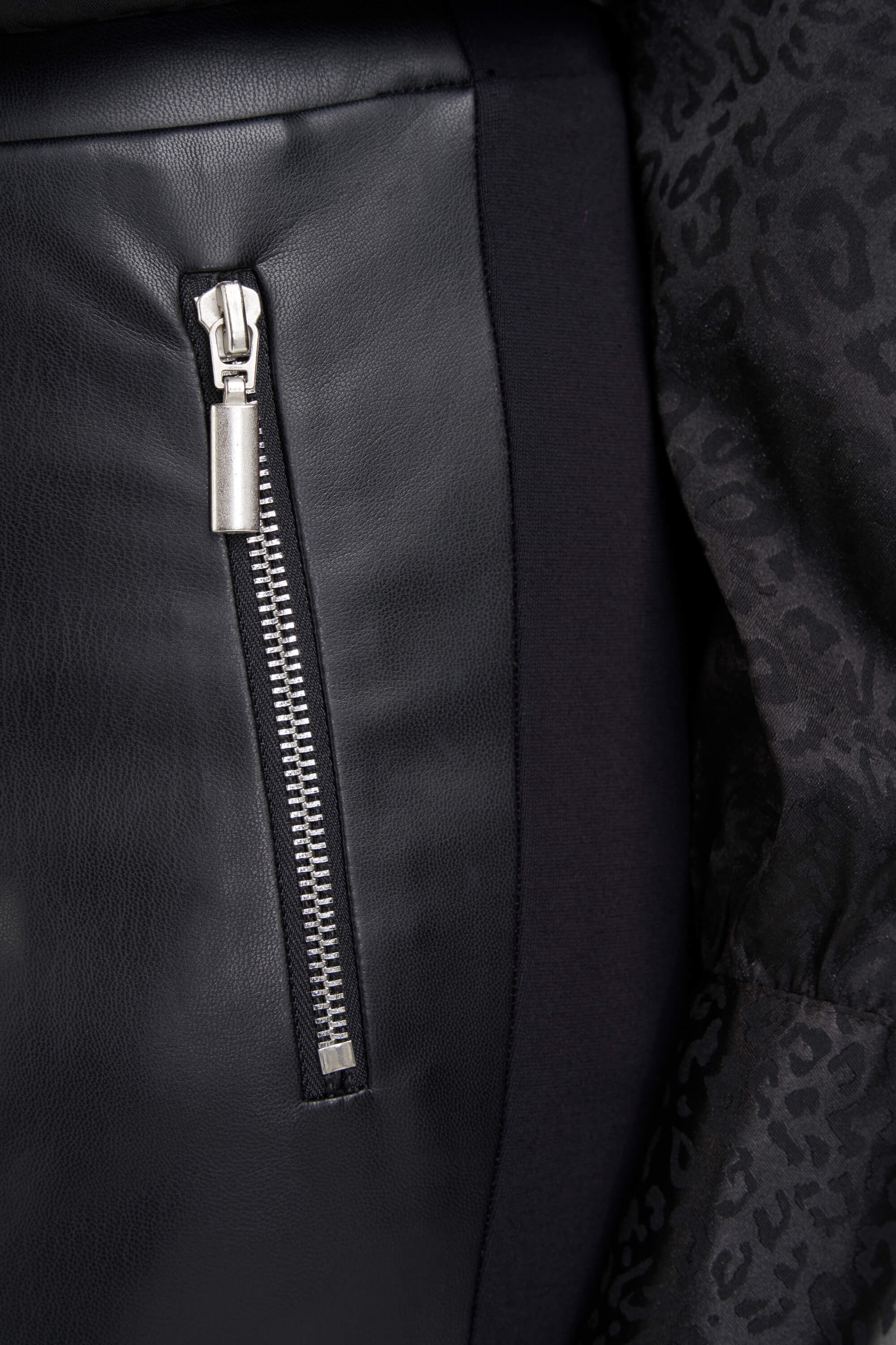 Imitatieleren legging met ritsjes image number 4