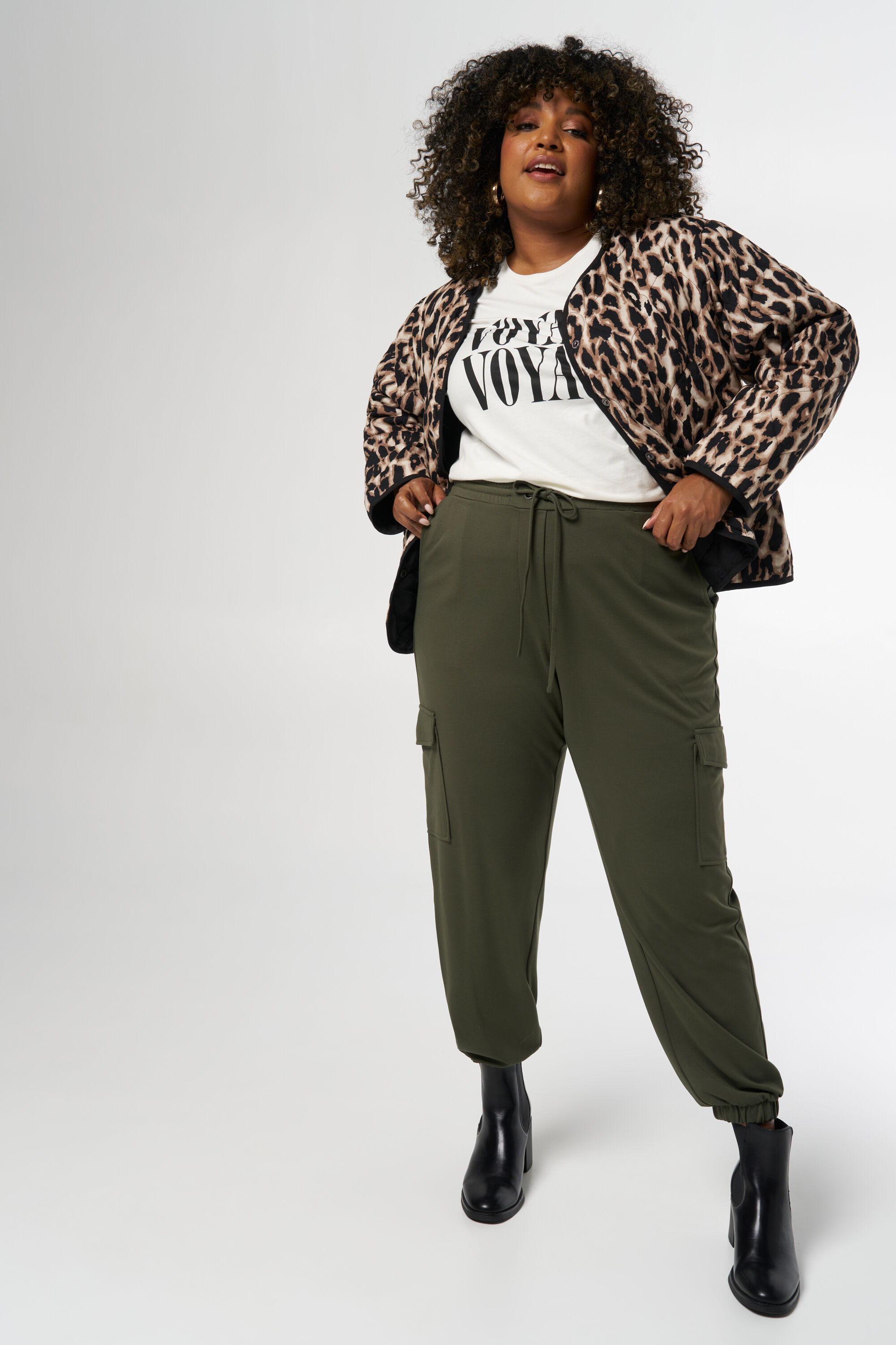 Gewatteerd jasje met panterprint image number 5