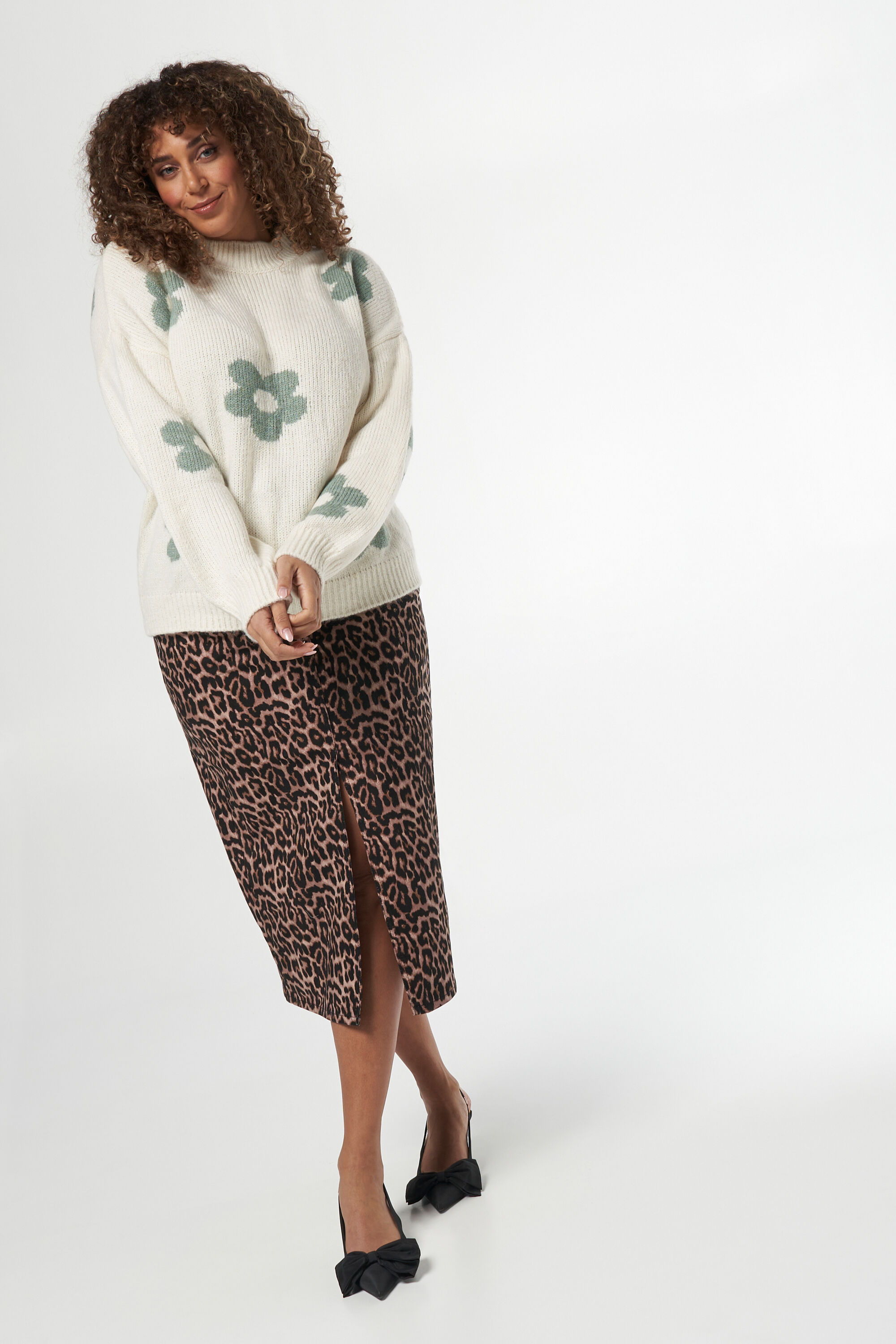 Gebreide trui met bloemen image number 5