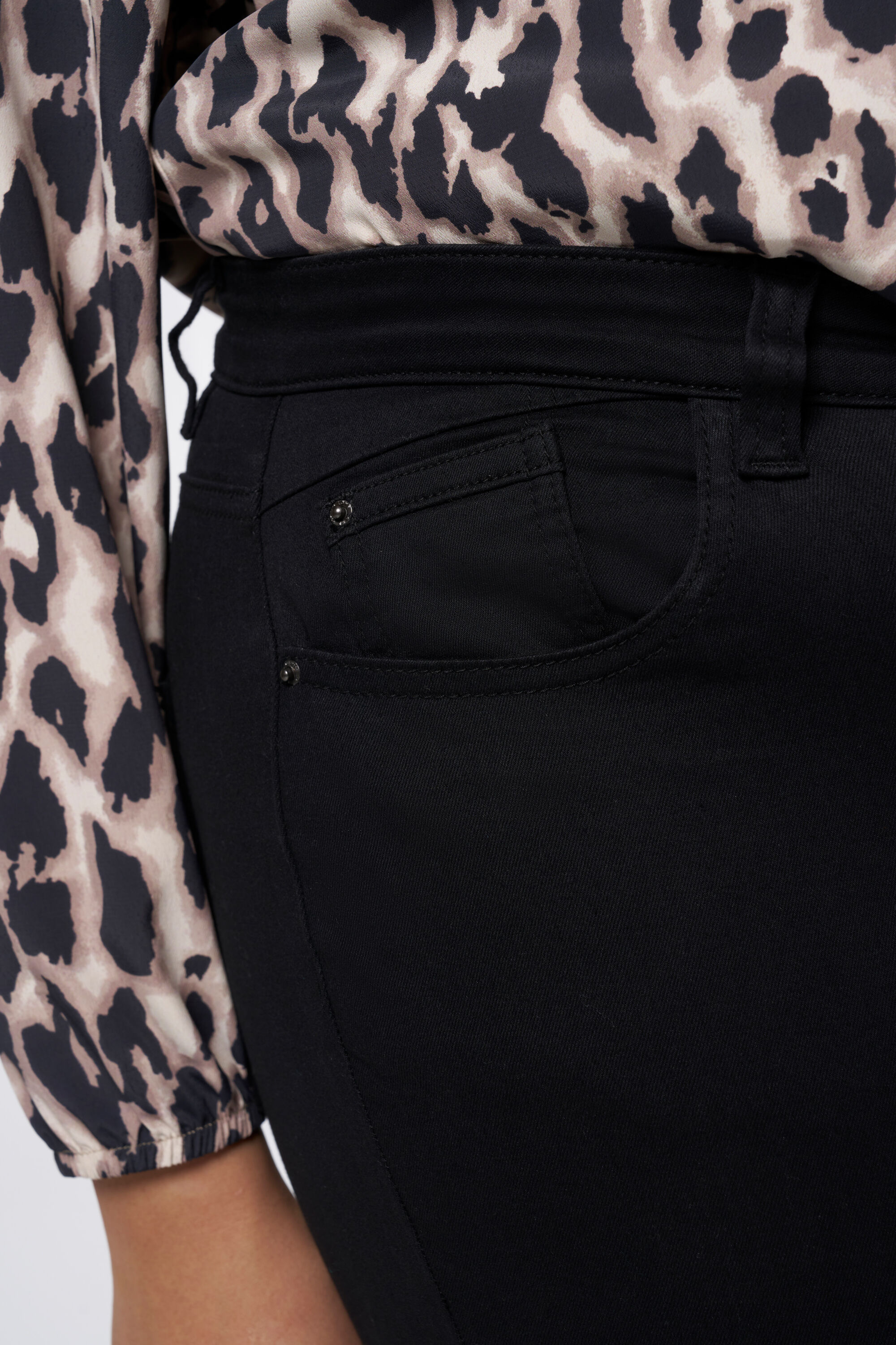 Slim leg jeans IRIS image number 4