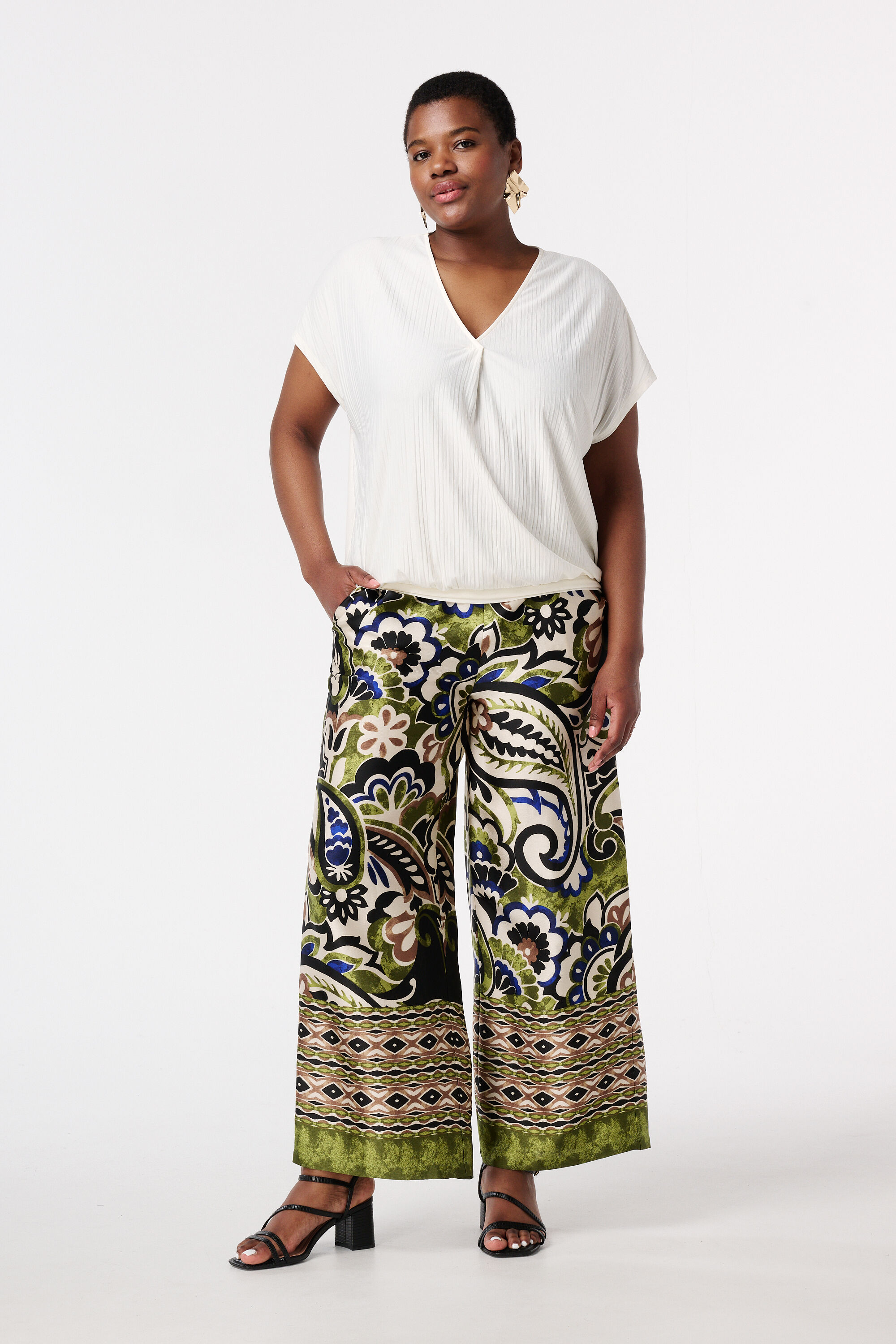 Top met structuur en V-hals image number 5