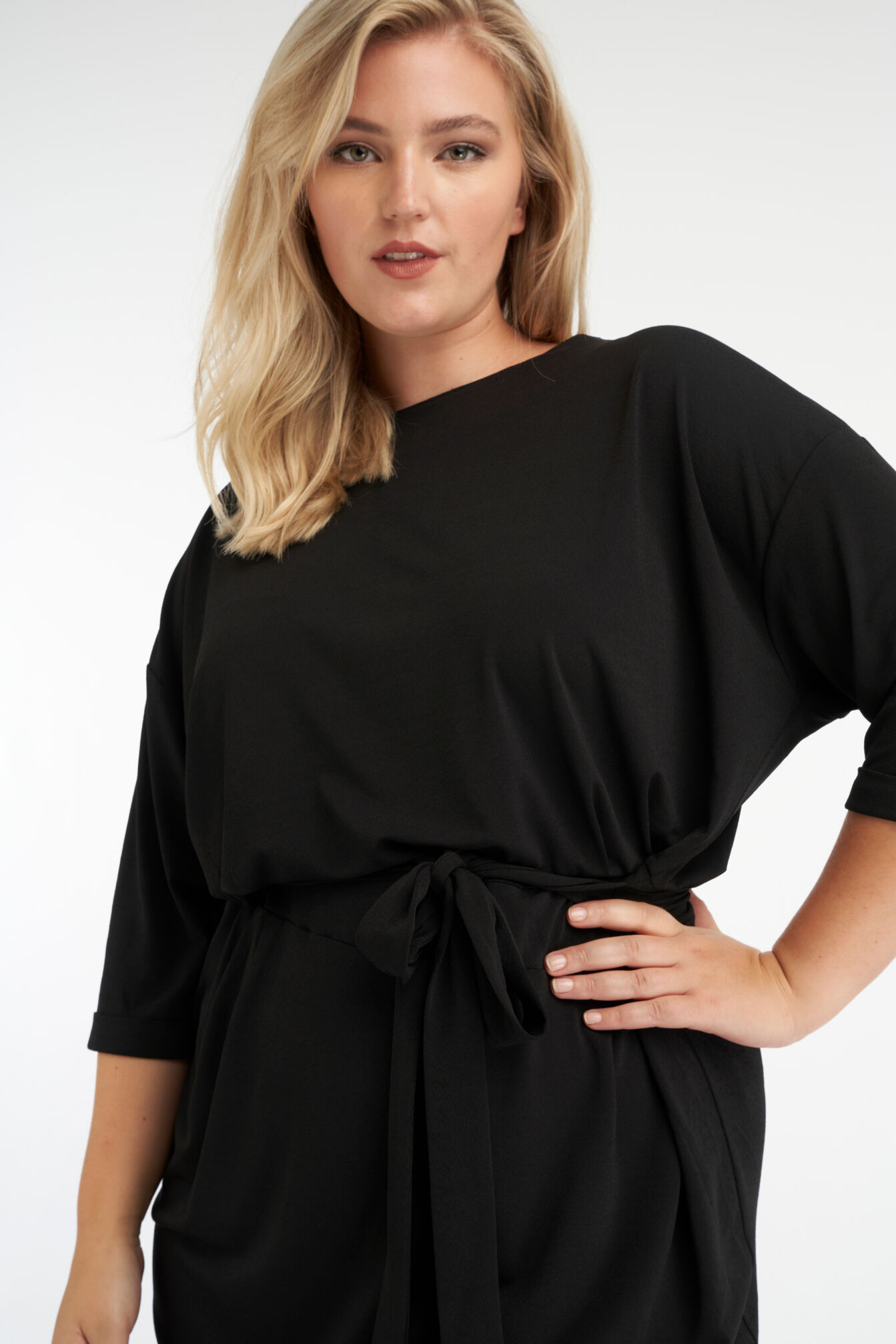 Jersey jurk met strik ceintuur image number 4