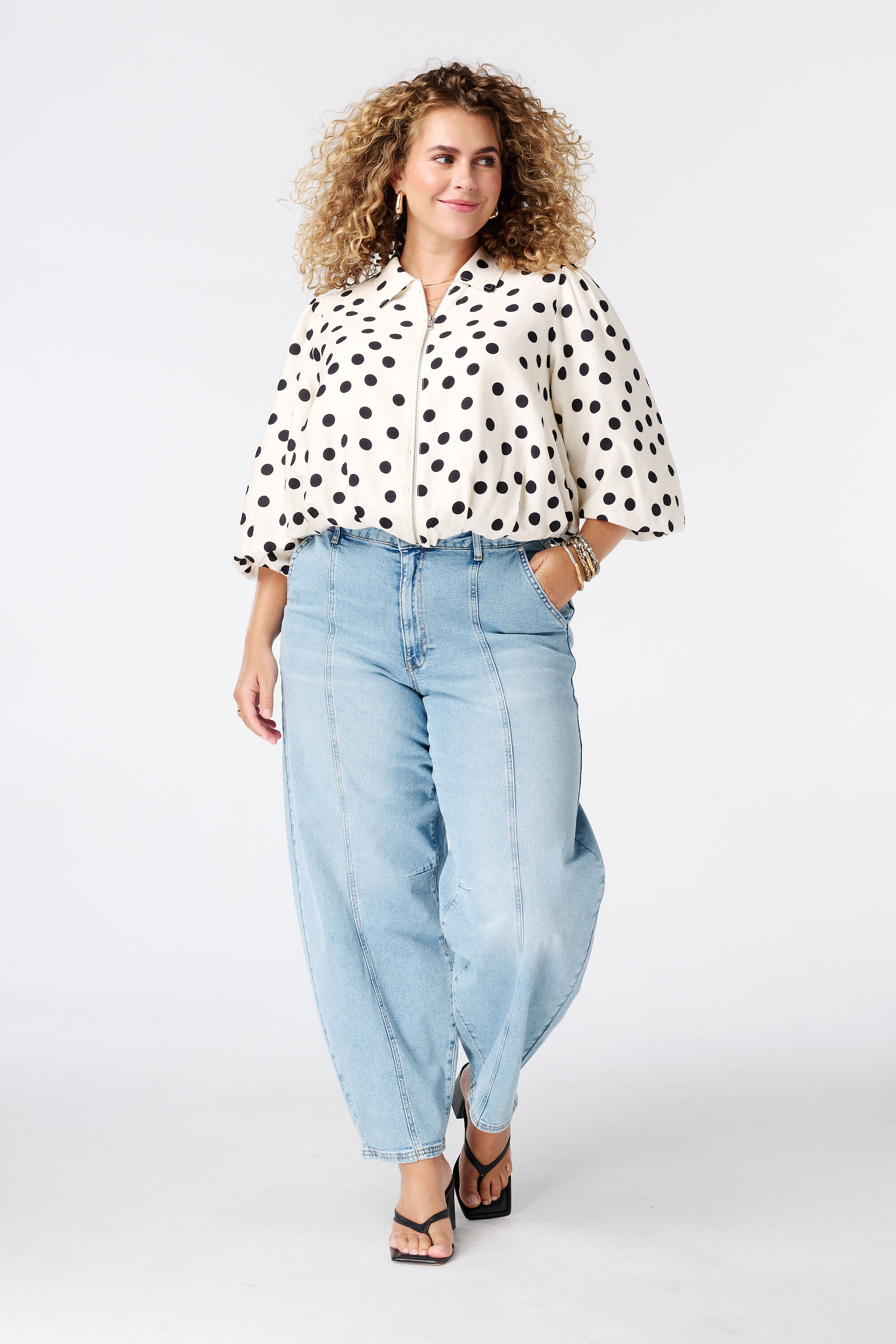 Balloon jeans met siernaden