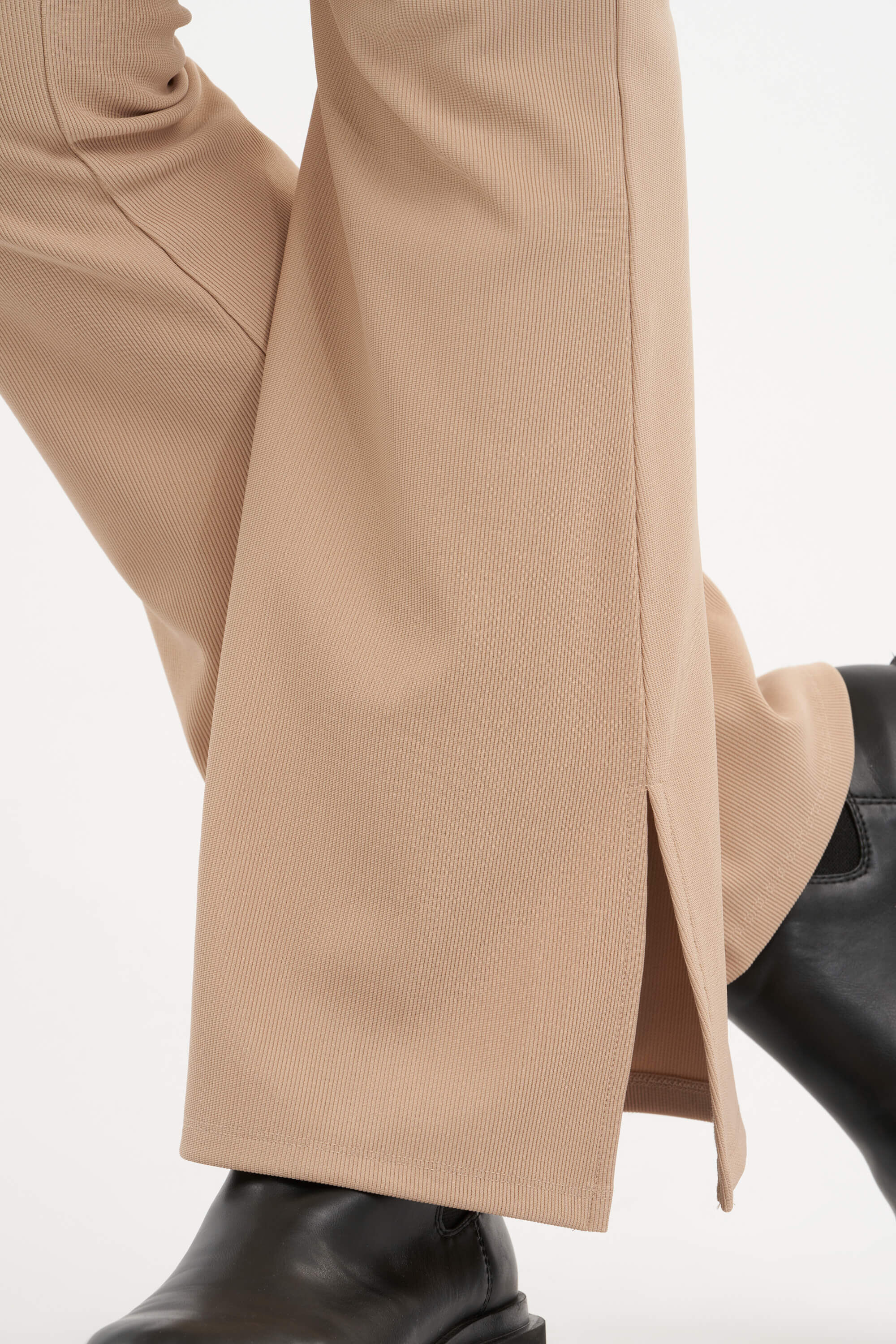 Flared legging met splitjes image number 6