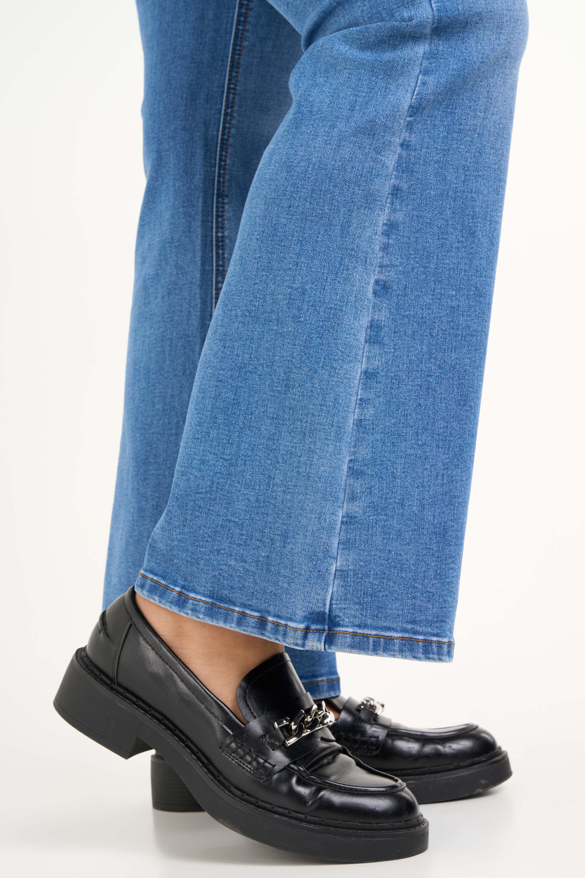 Flared jeans image number 4