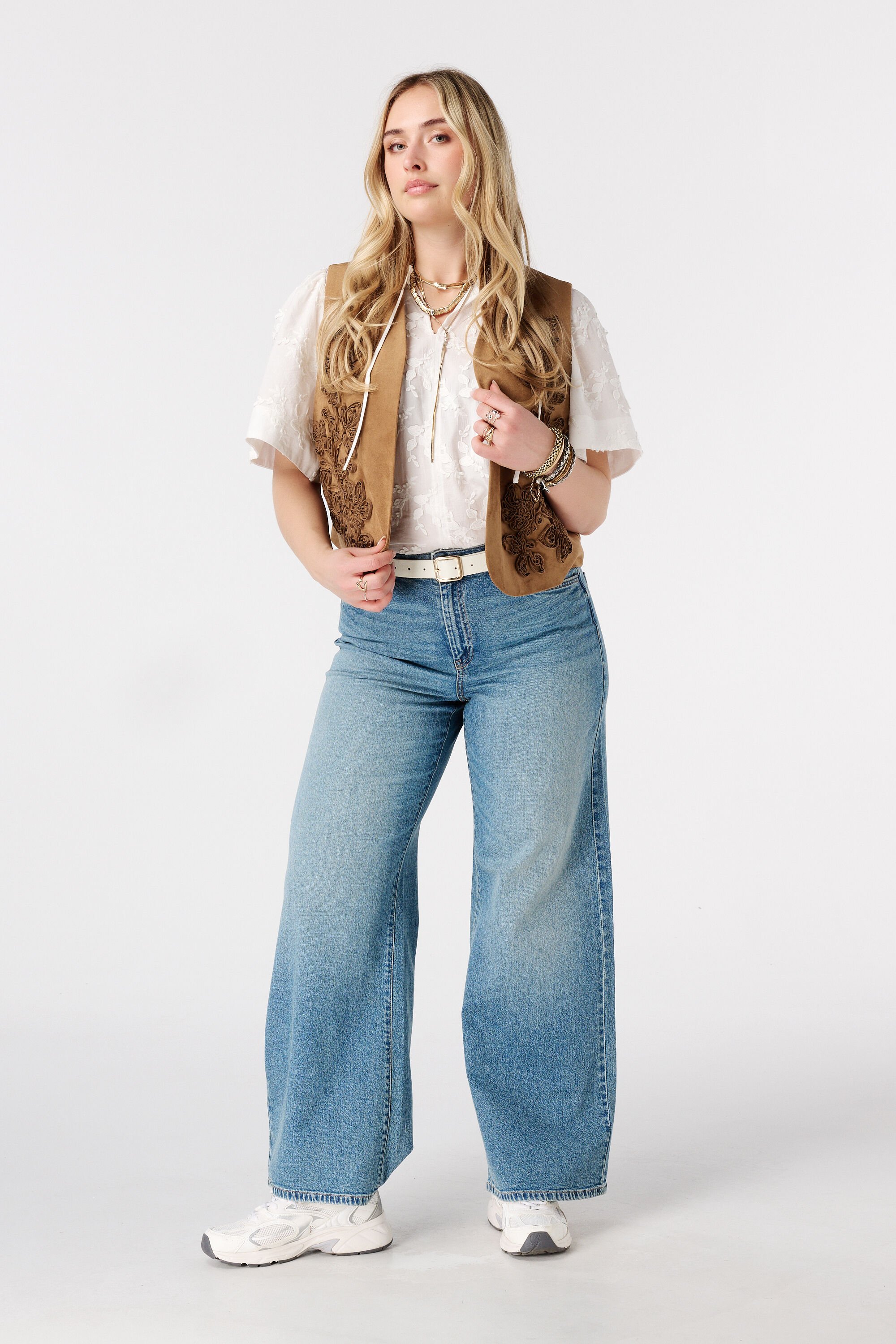 Su&egrave;dine gilet met borduursel image number 5