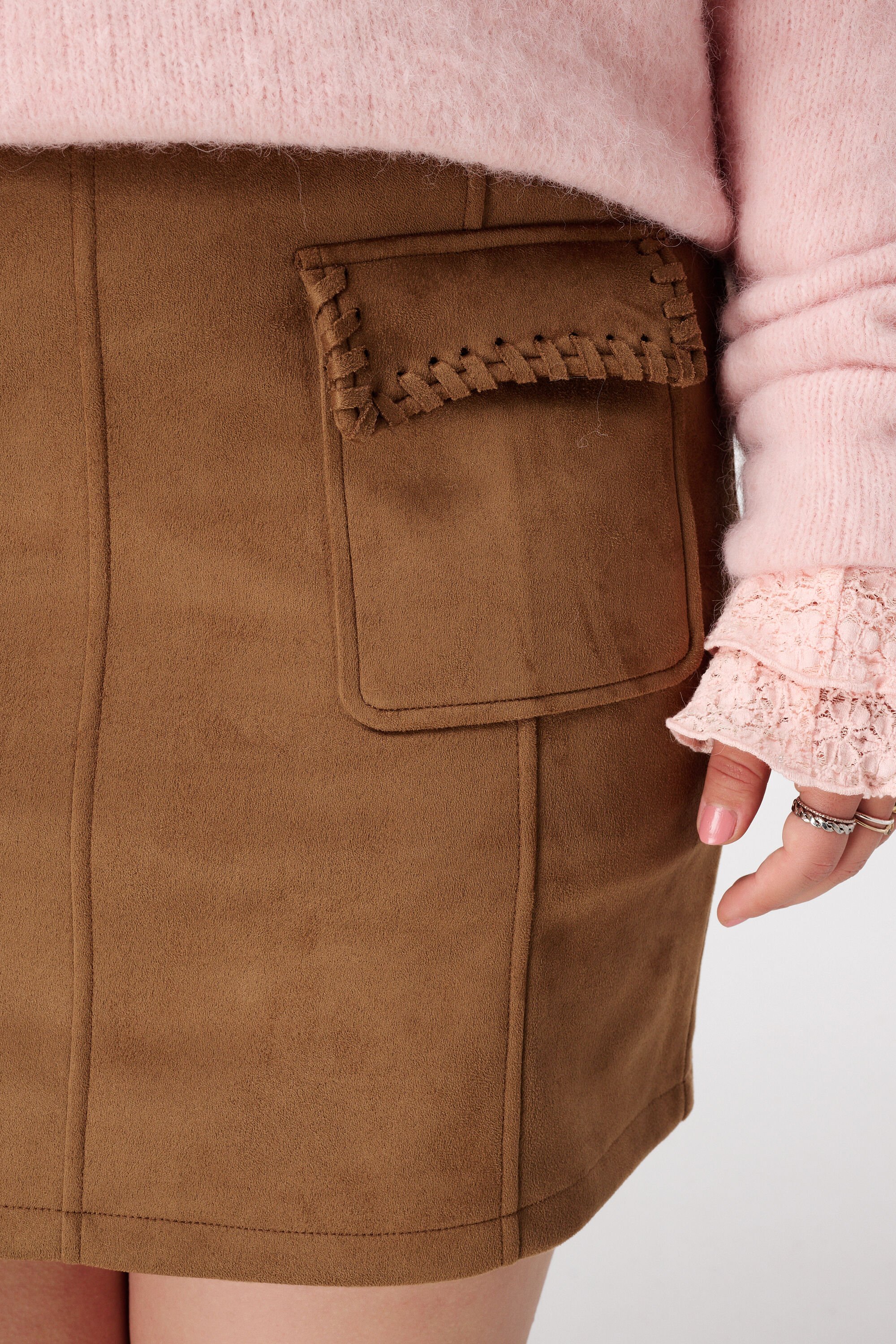 Suedine rokje met sierstiksels image number 4