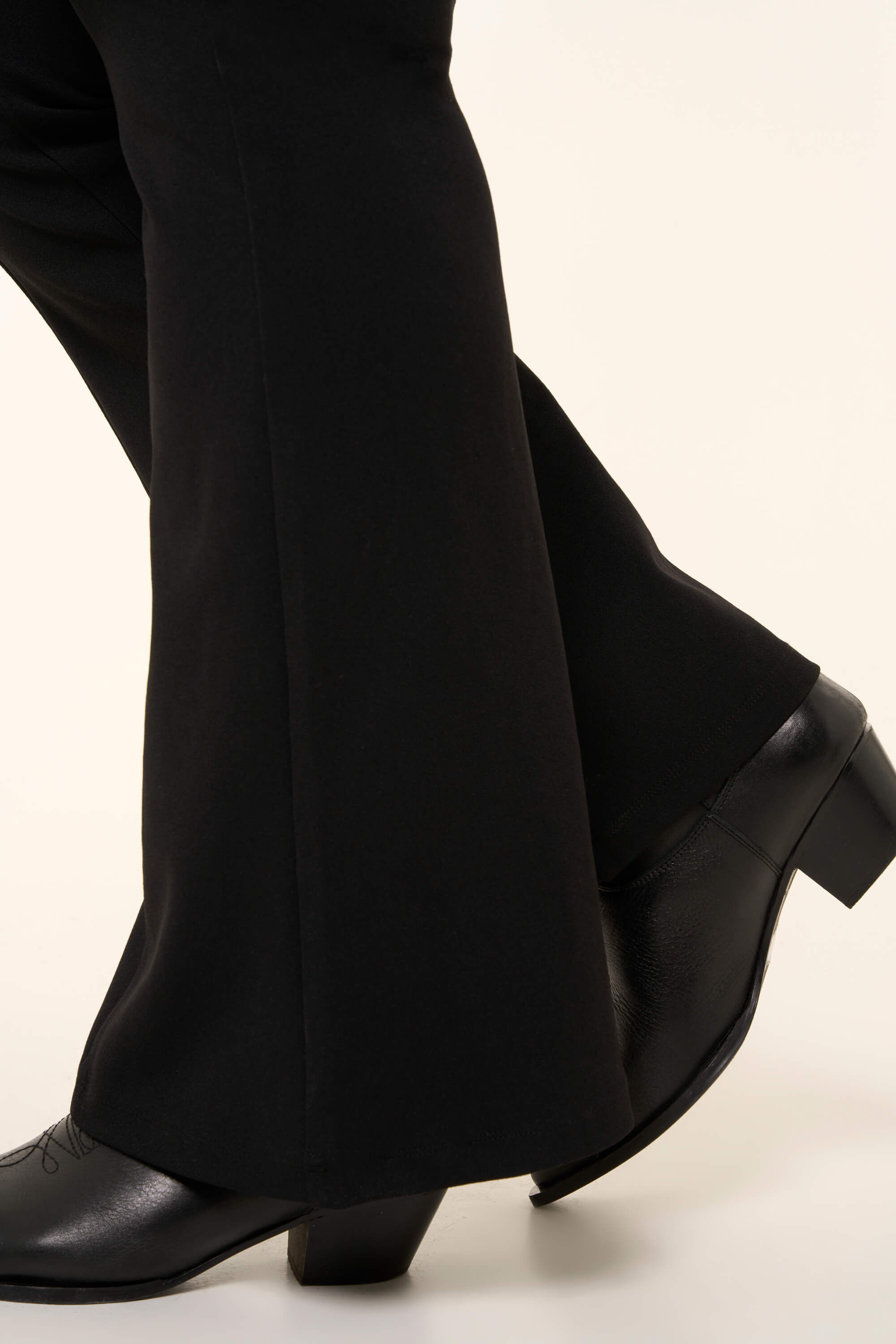 Flared legging image number 5