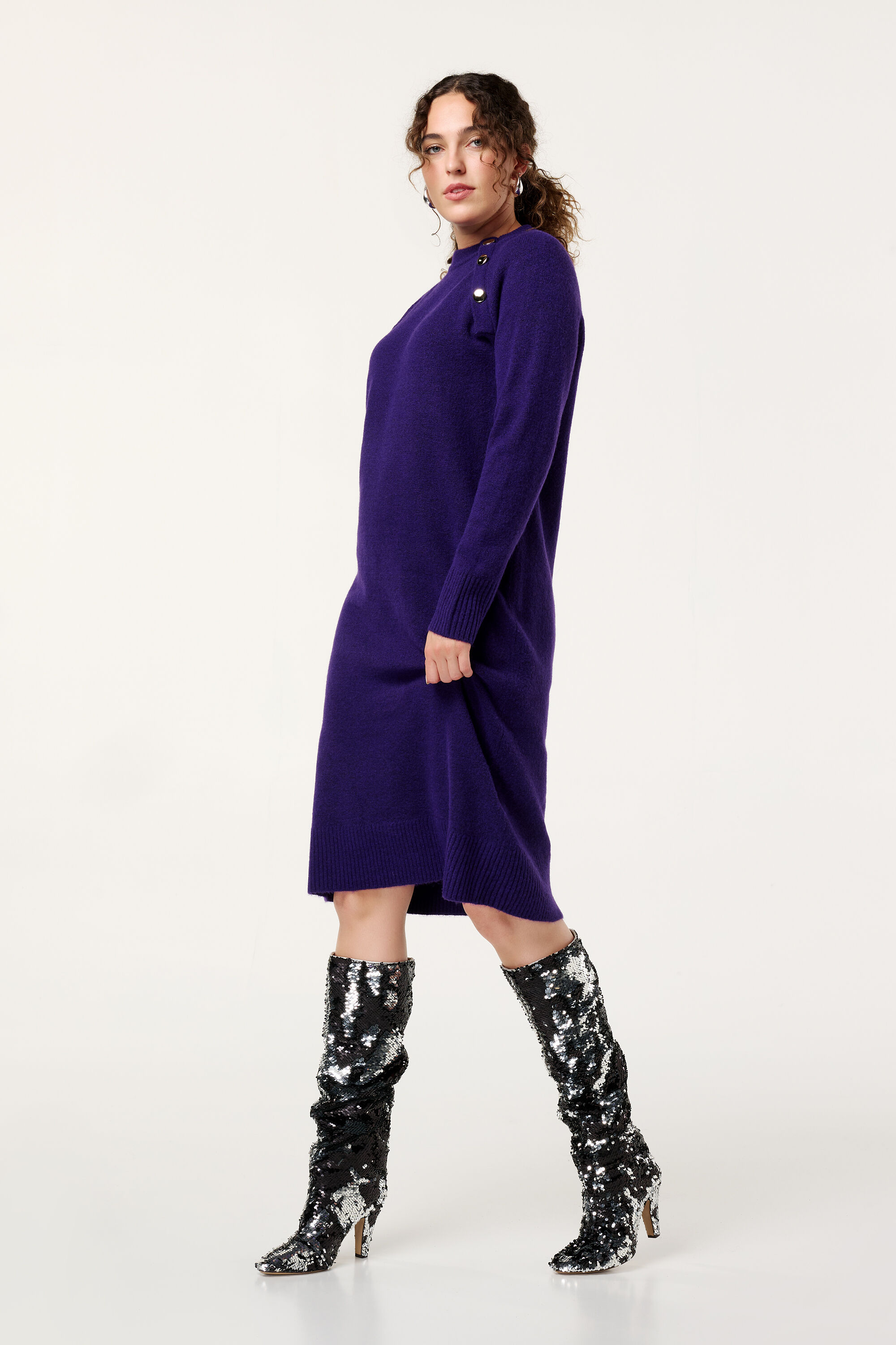 Midi gebreide jurk met knopen image number 5