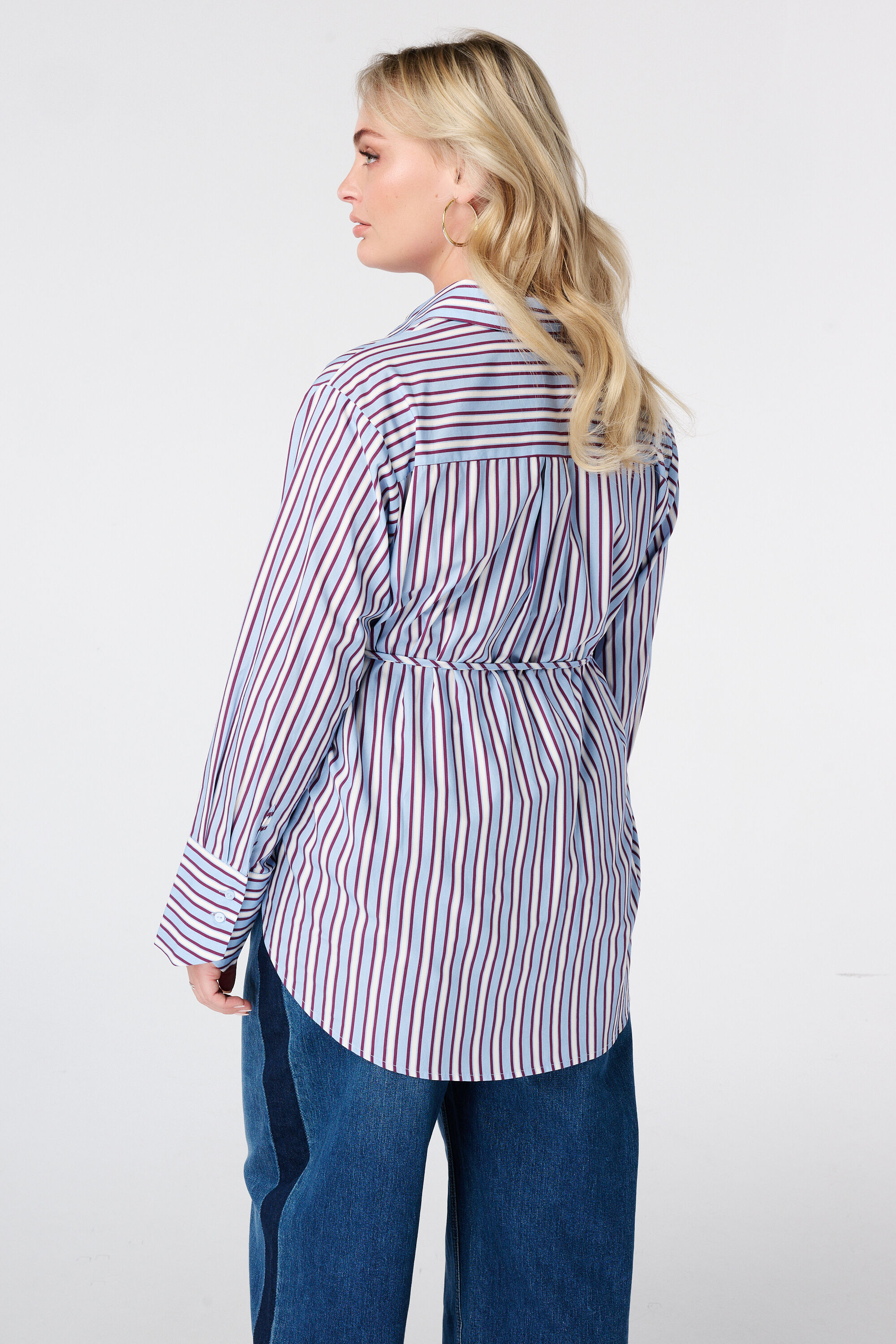 Lange gestreepte blouse met ceintuur image number 1