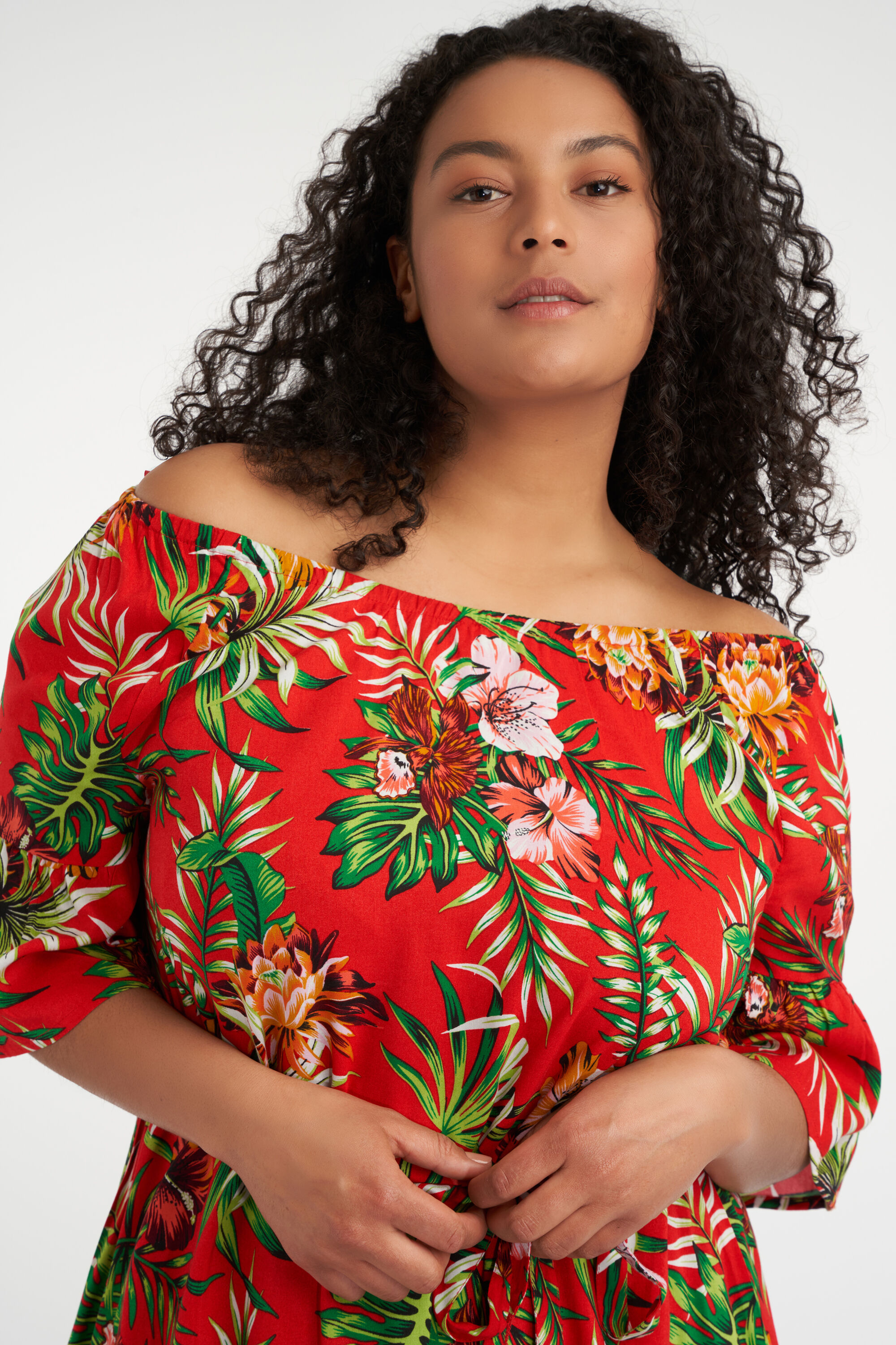 Off shoulder jurk met print image number 5