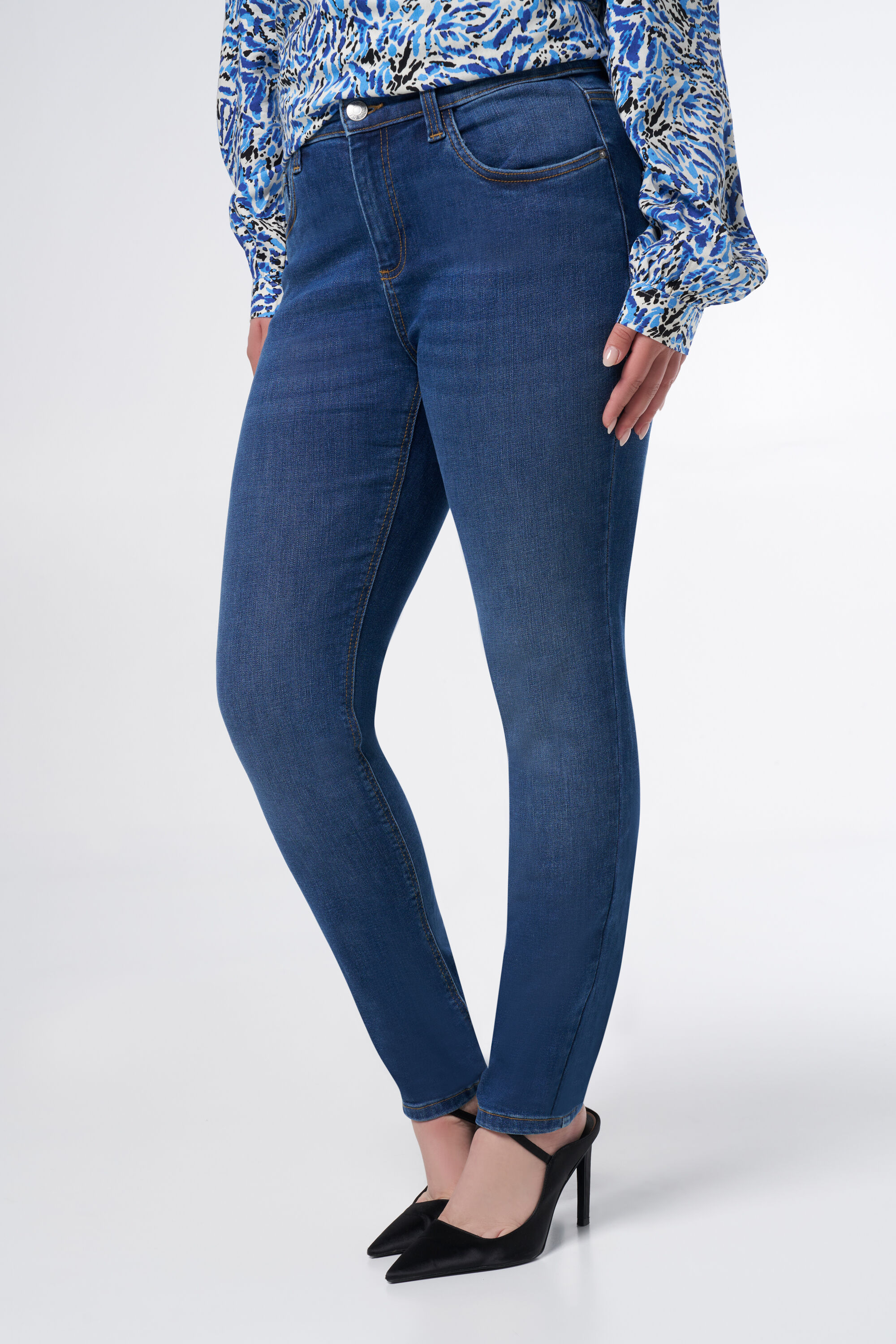 Slim leg jeans met stretch IRIS image number 5