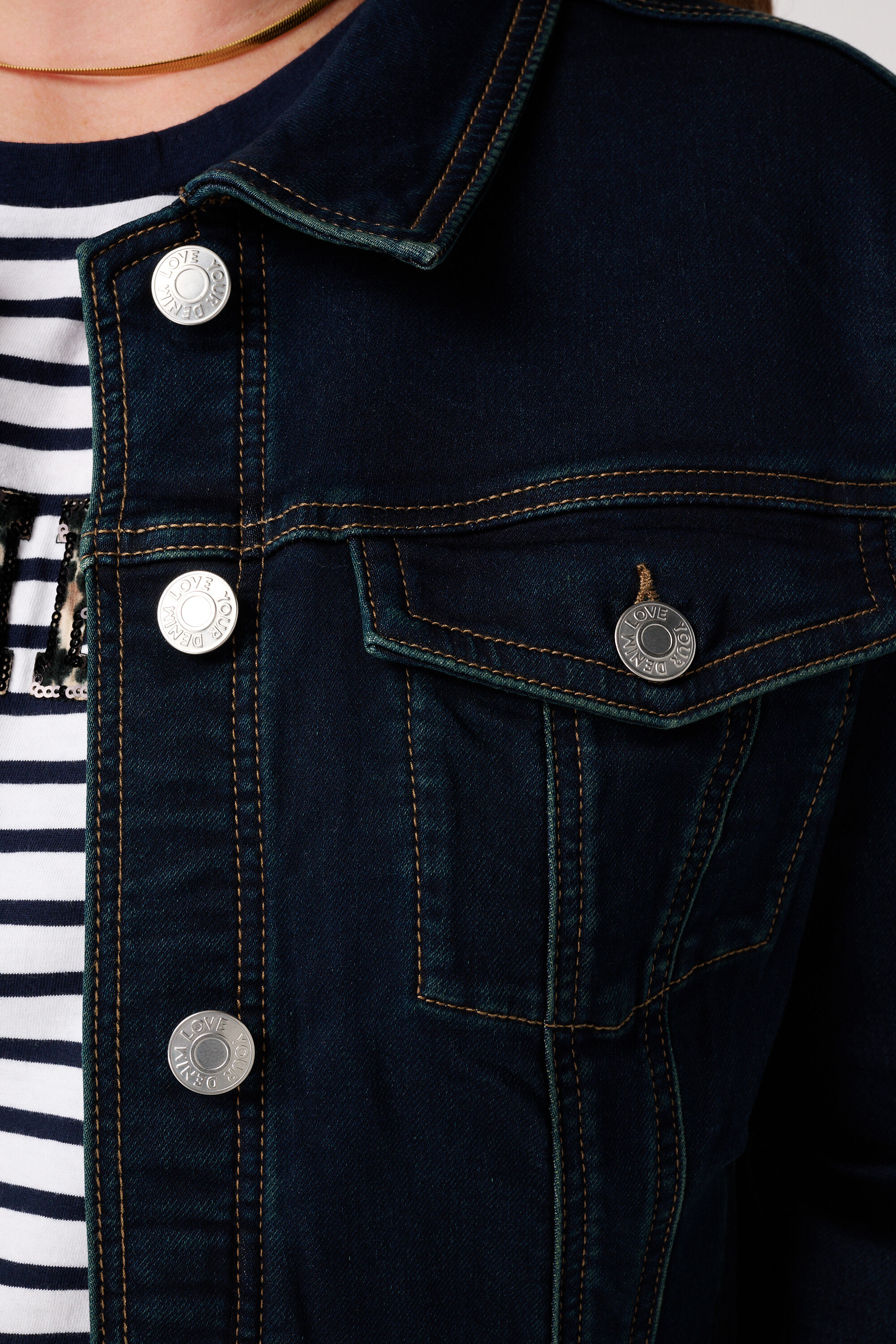 Donkerblauwe spijkerjas met stretch image number 6