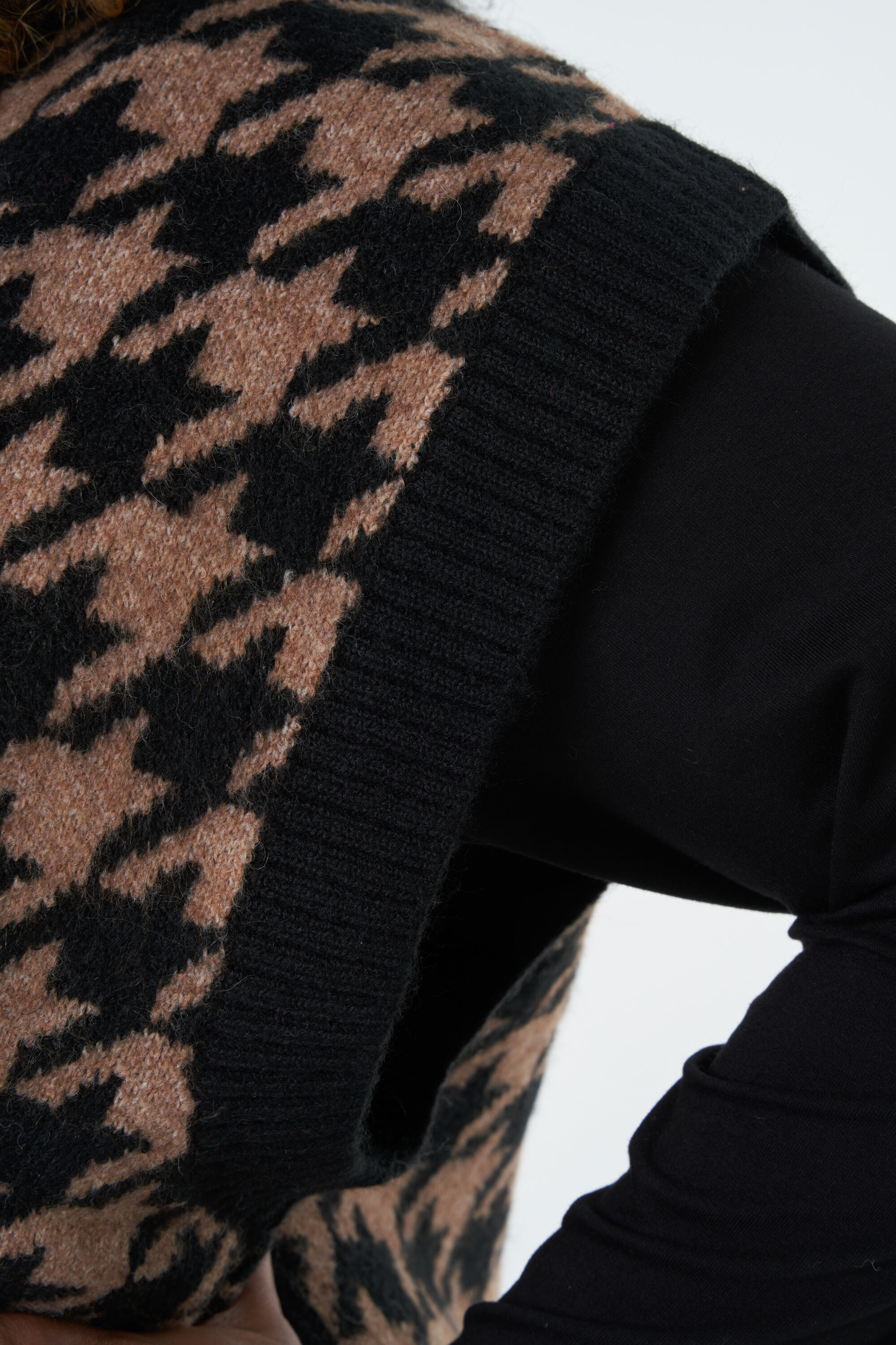 Gebreide spencer met v-hals image number 4