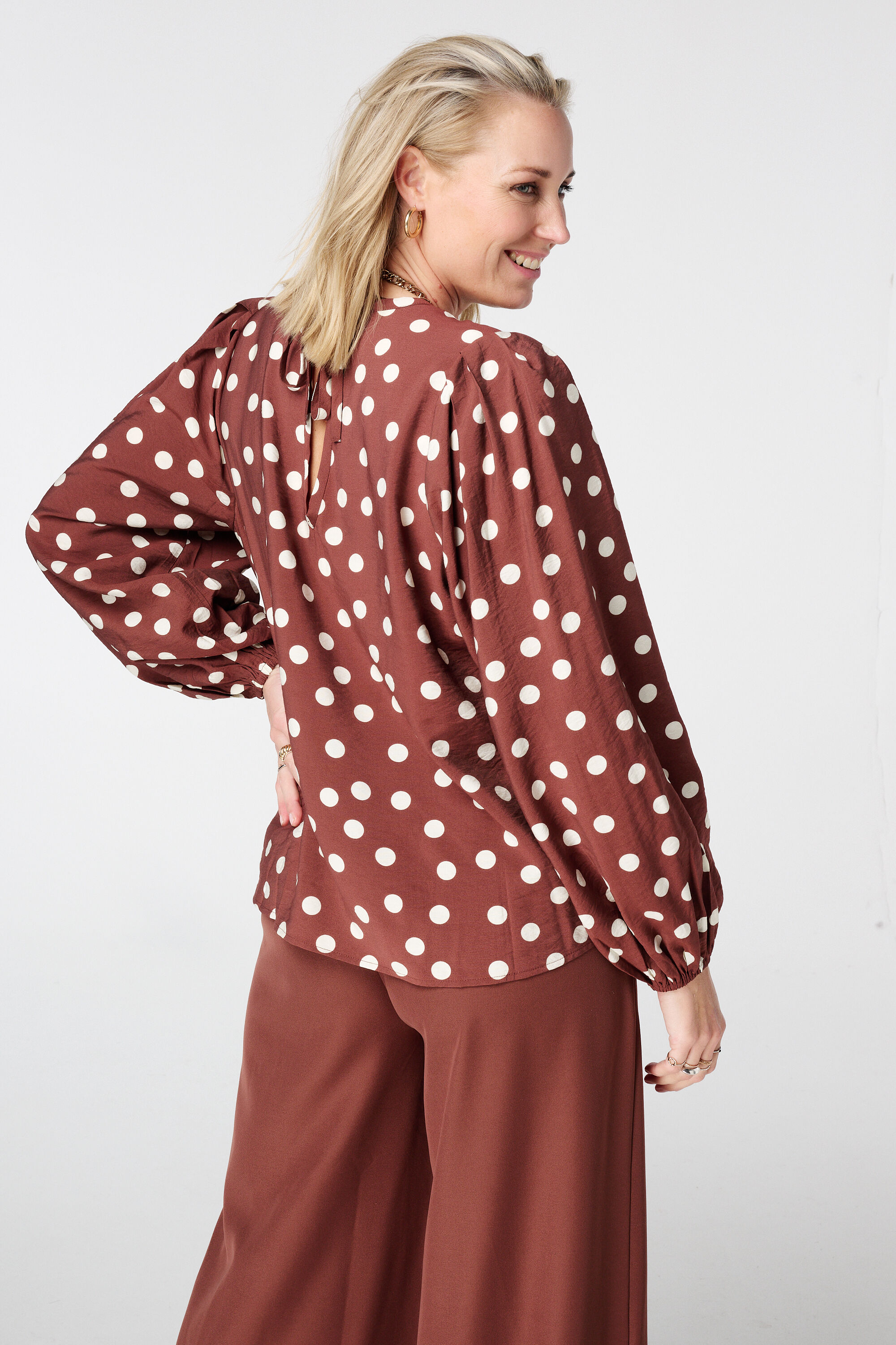 Blouse met polkadot en striksluiting image number 3