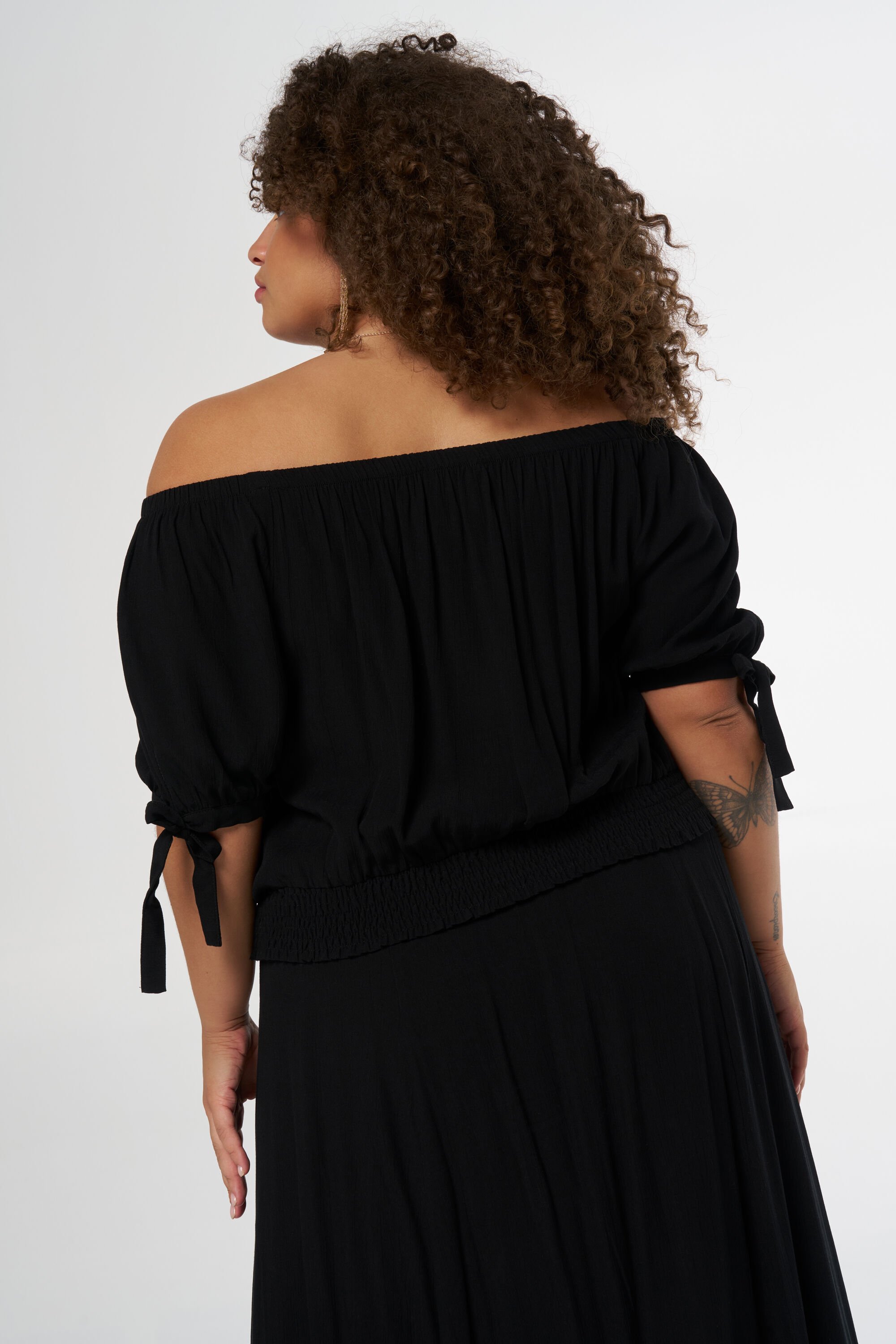 Off-shoulder blouse image number 3