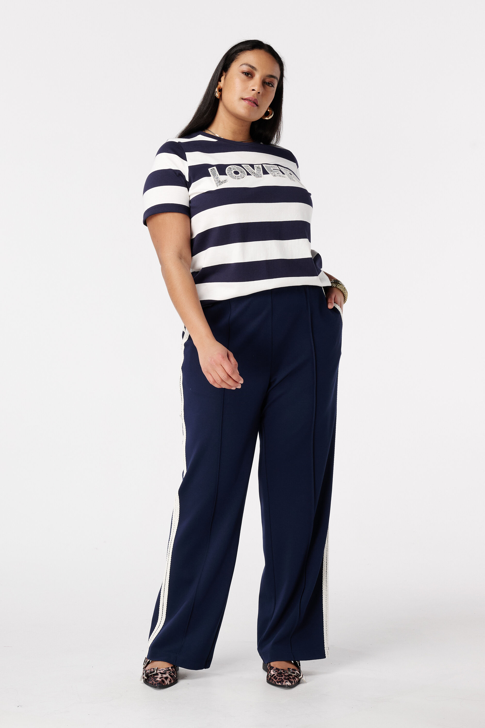 Gestreept t-shirt met kanten tekst image number 5