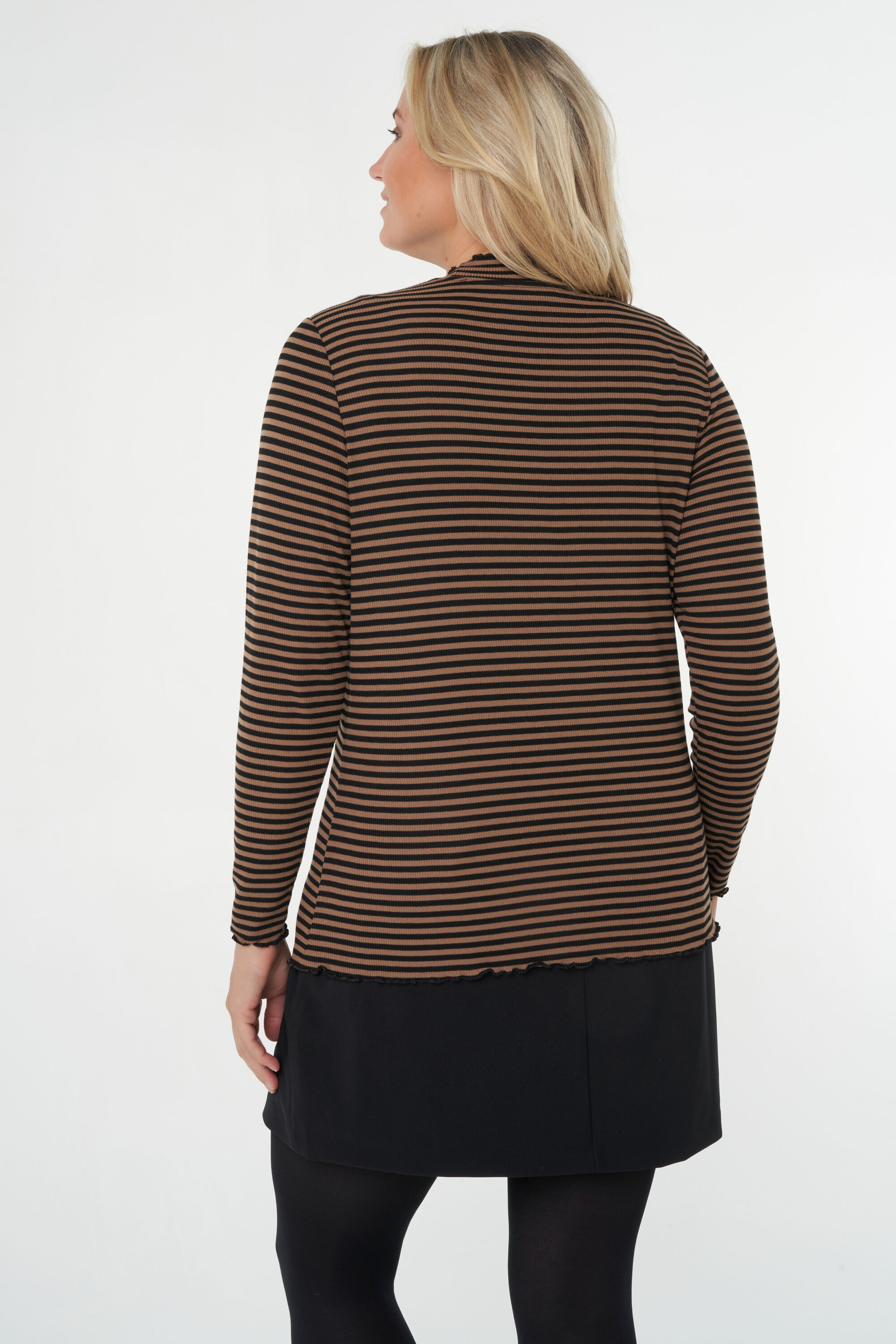 Top met col image number 3