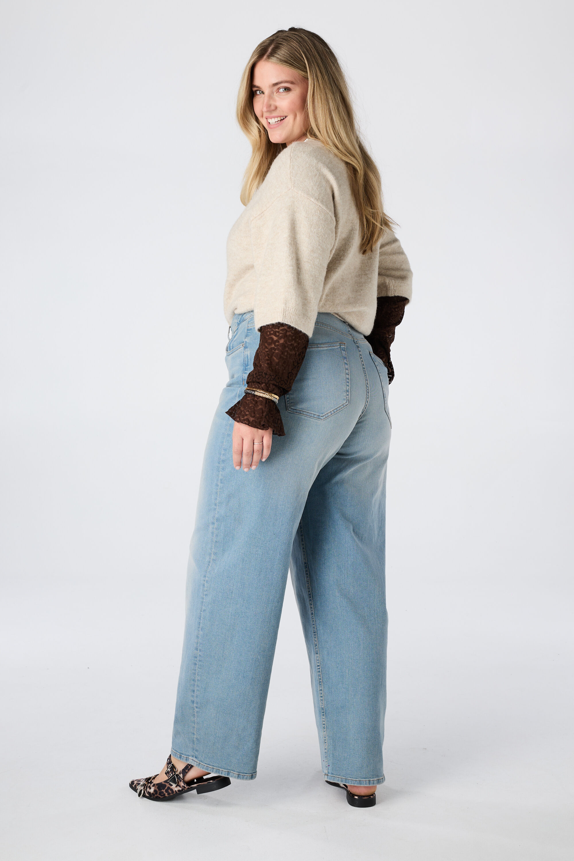 Barrel jeans image number 3