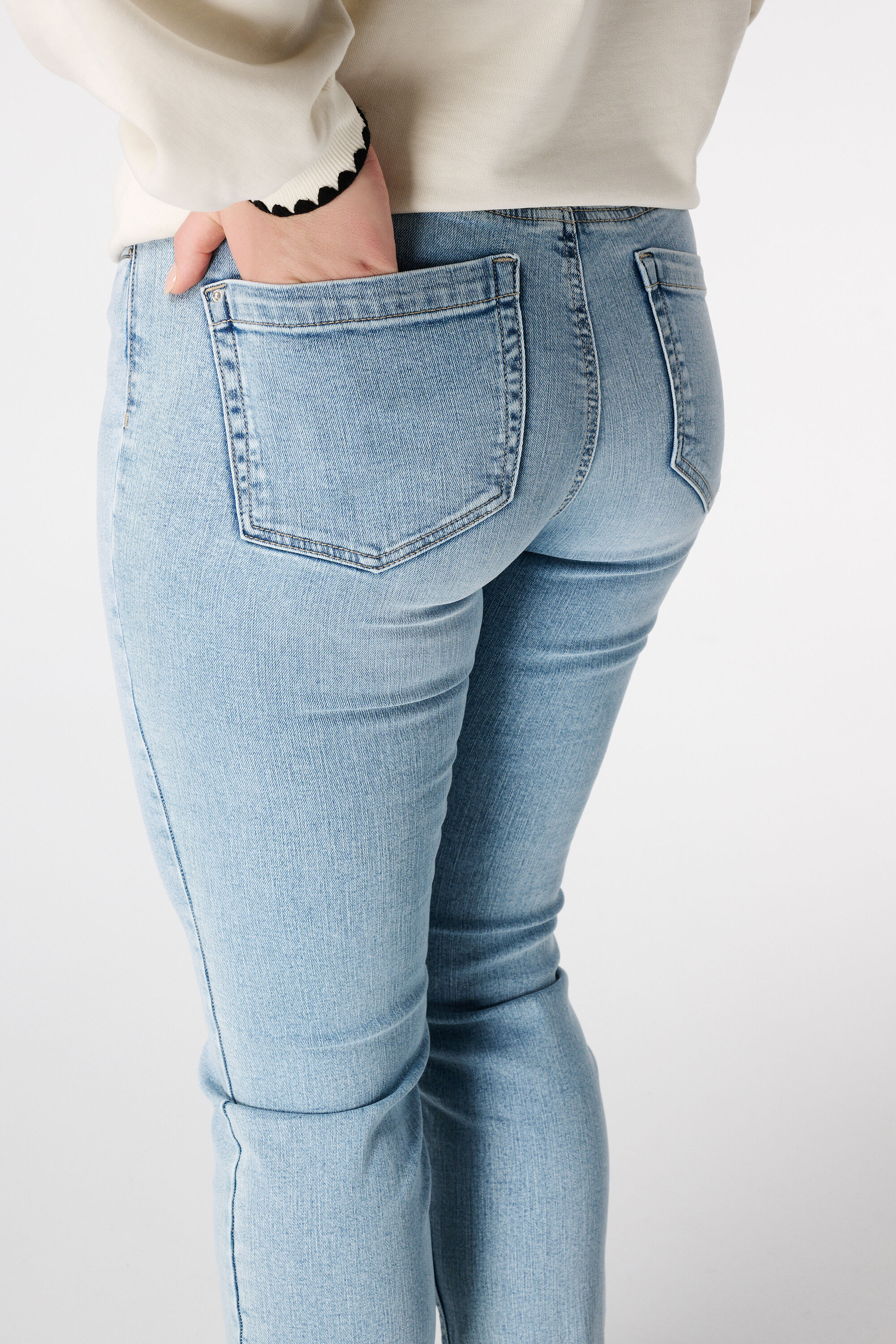 Slim leg jeans IRIS image number 4