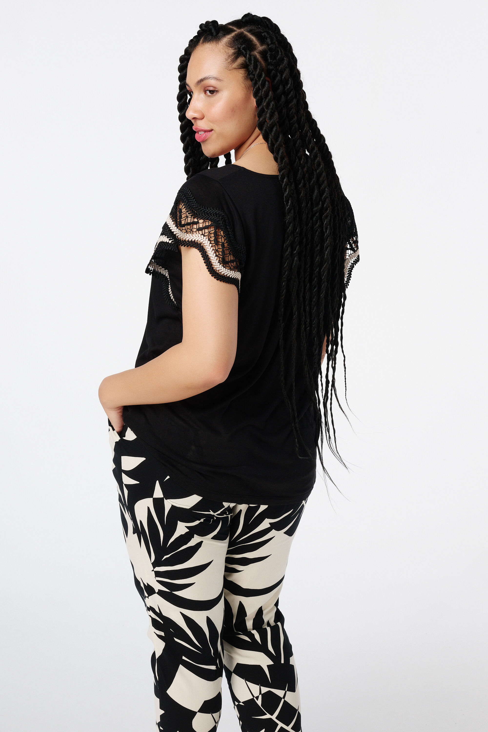 T-shirt met gehaakte details image number 3