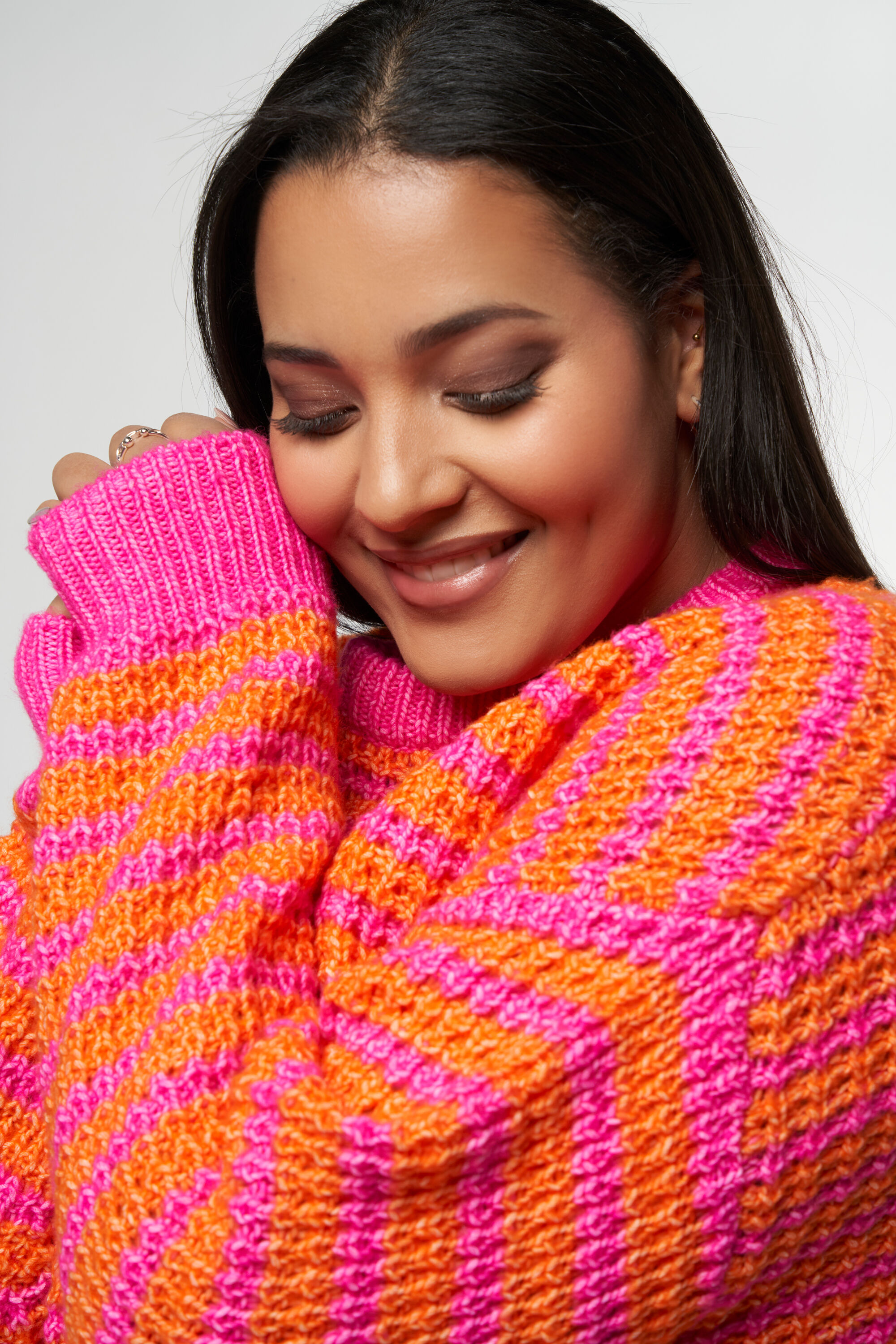 Gebreide tweekleurige trui image number 4