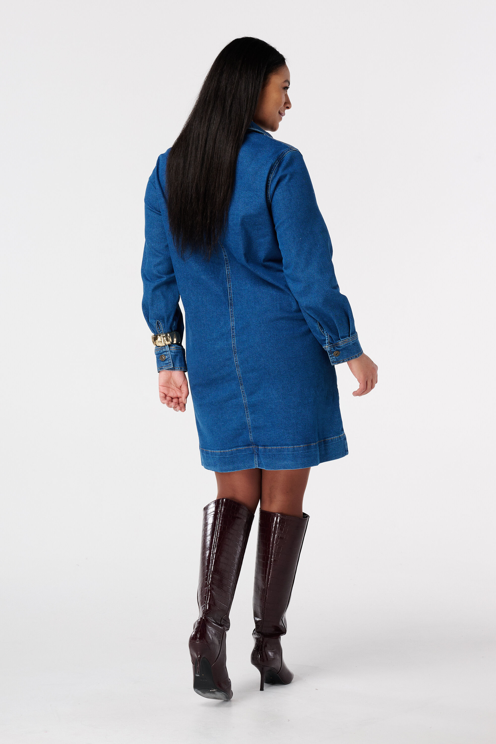 Spijkerjurk met v-hals image number 3