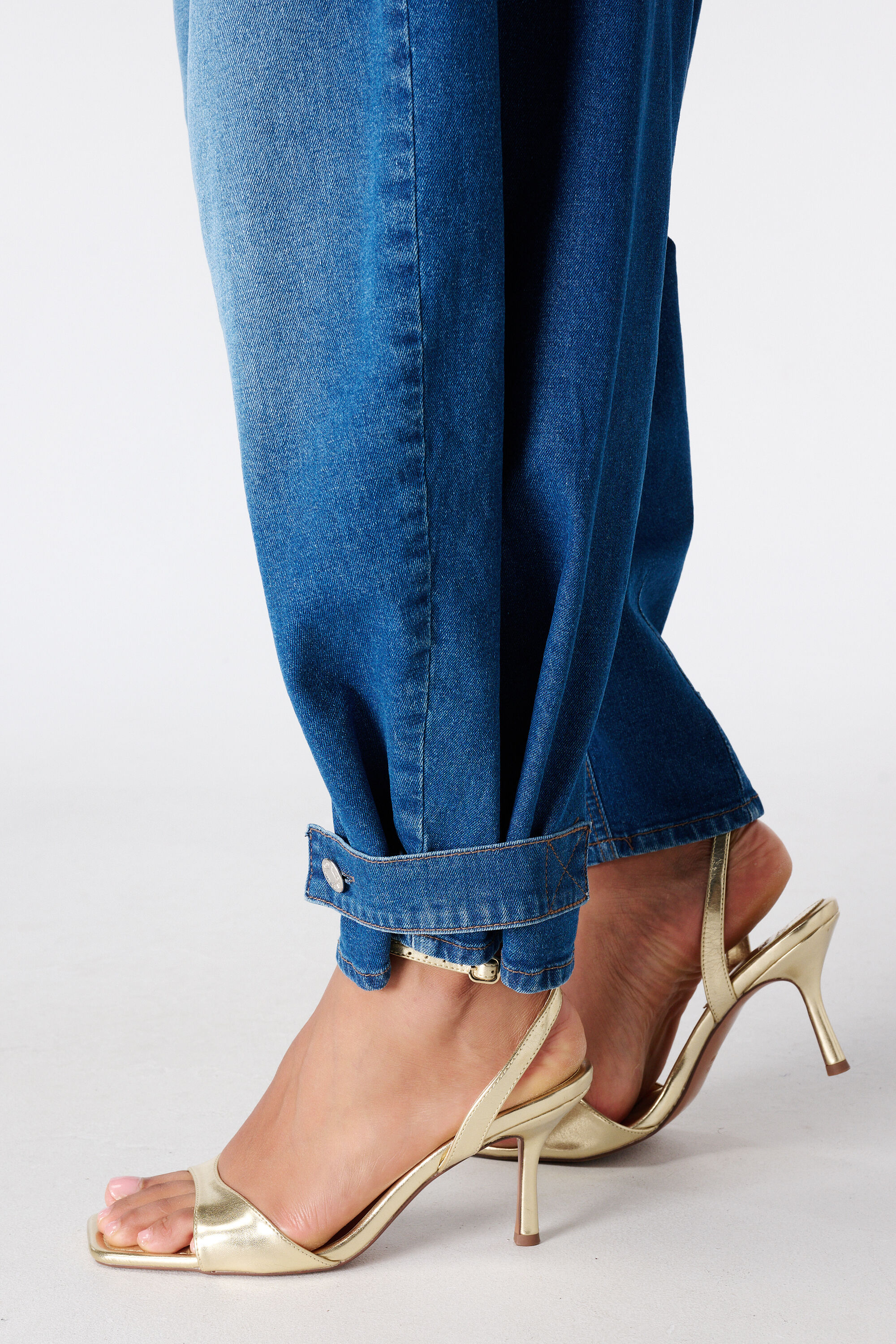 Barrel jeans met gespen image number 4