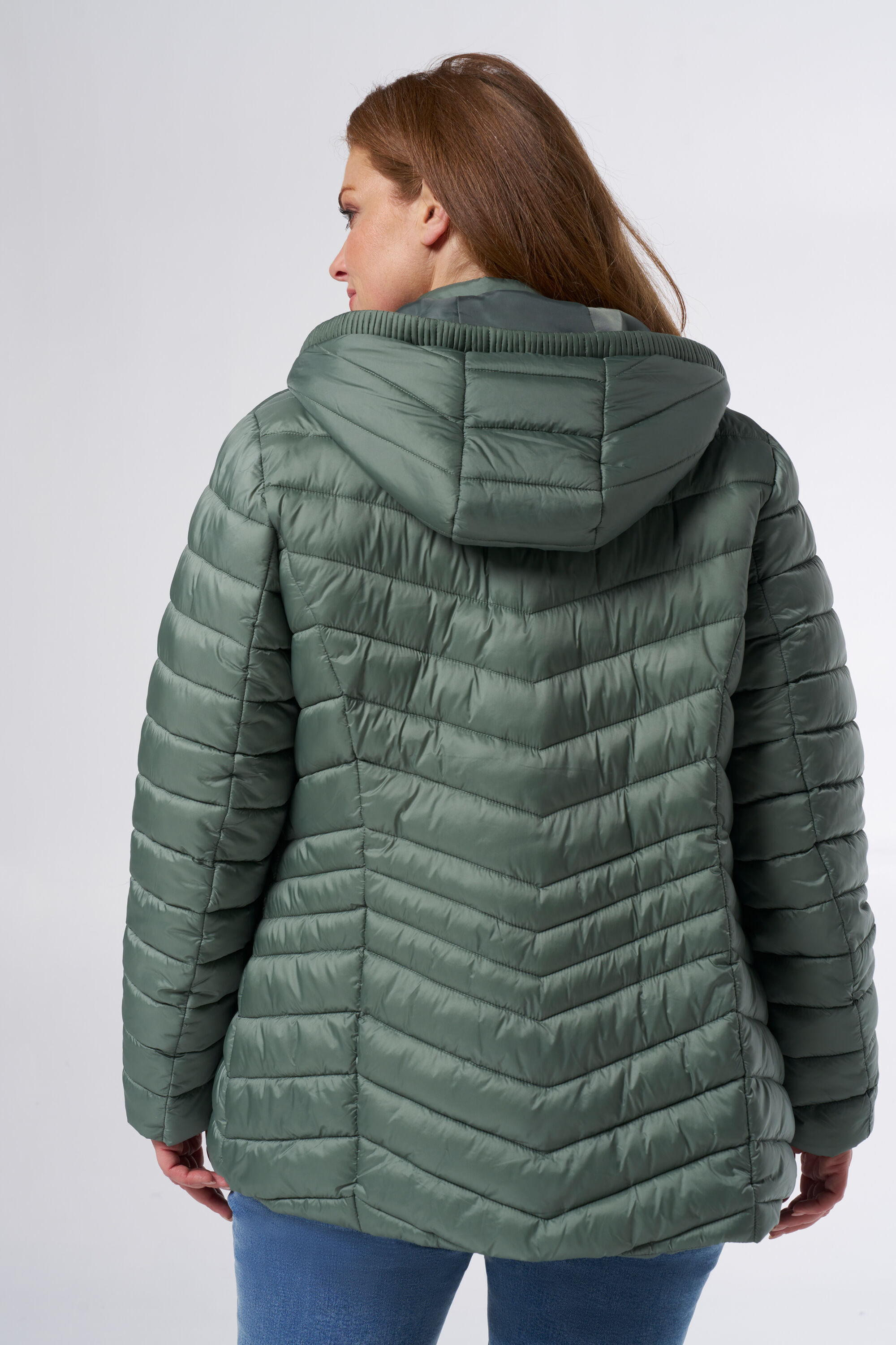 Gewatteerde jas met capuchon image number 3
