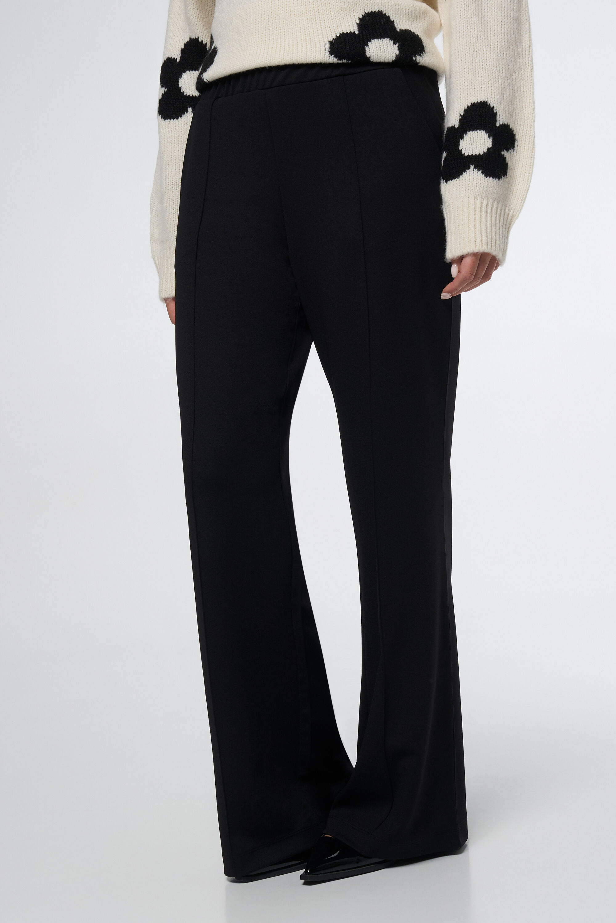 Broek met rechtvallende pijpen image number 5